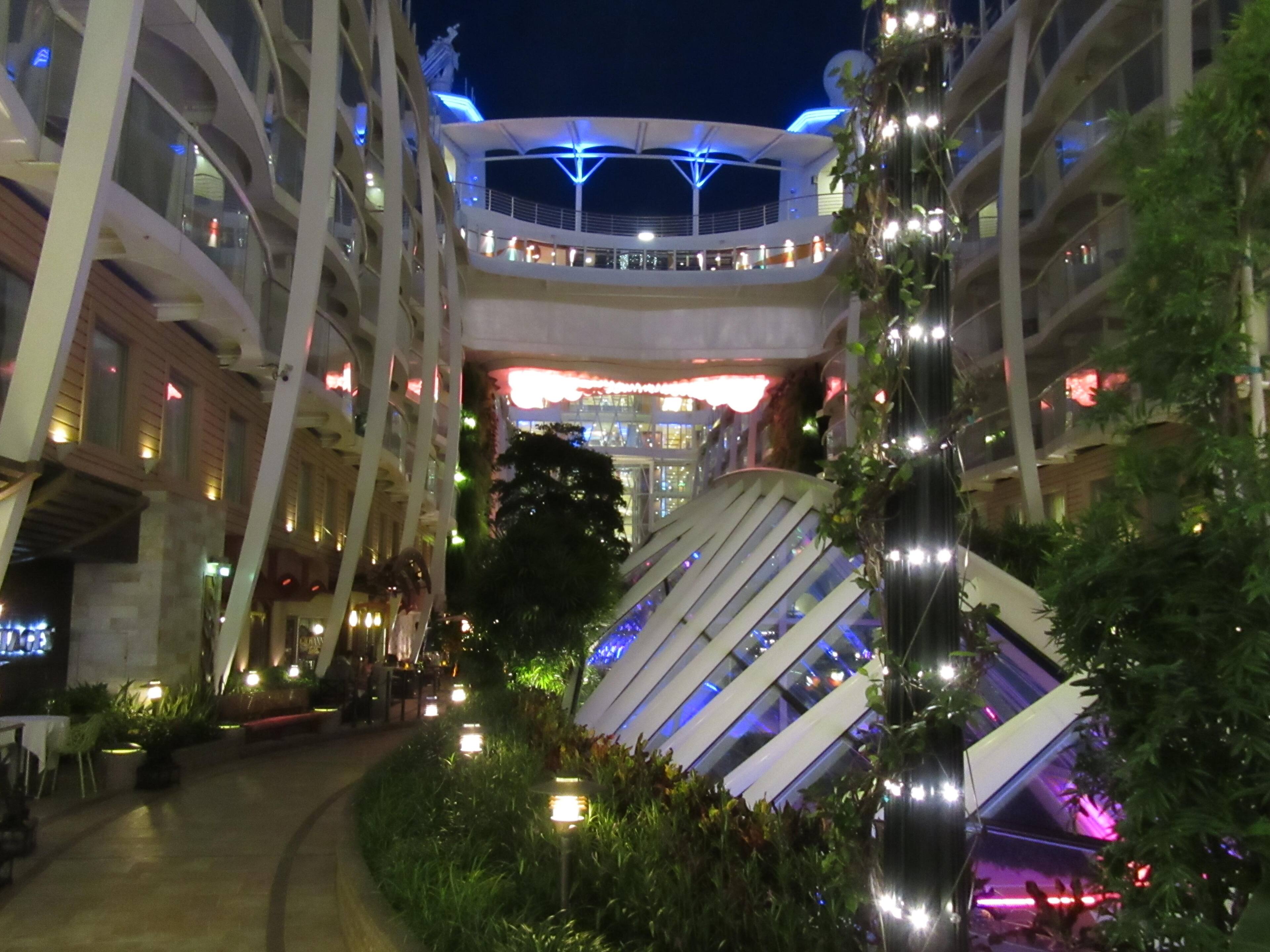 Central Park - Allure of the Seas, click to load a larger version