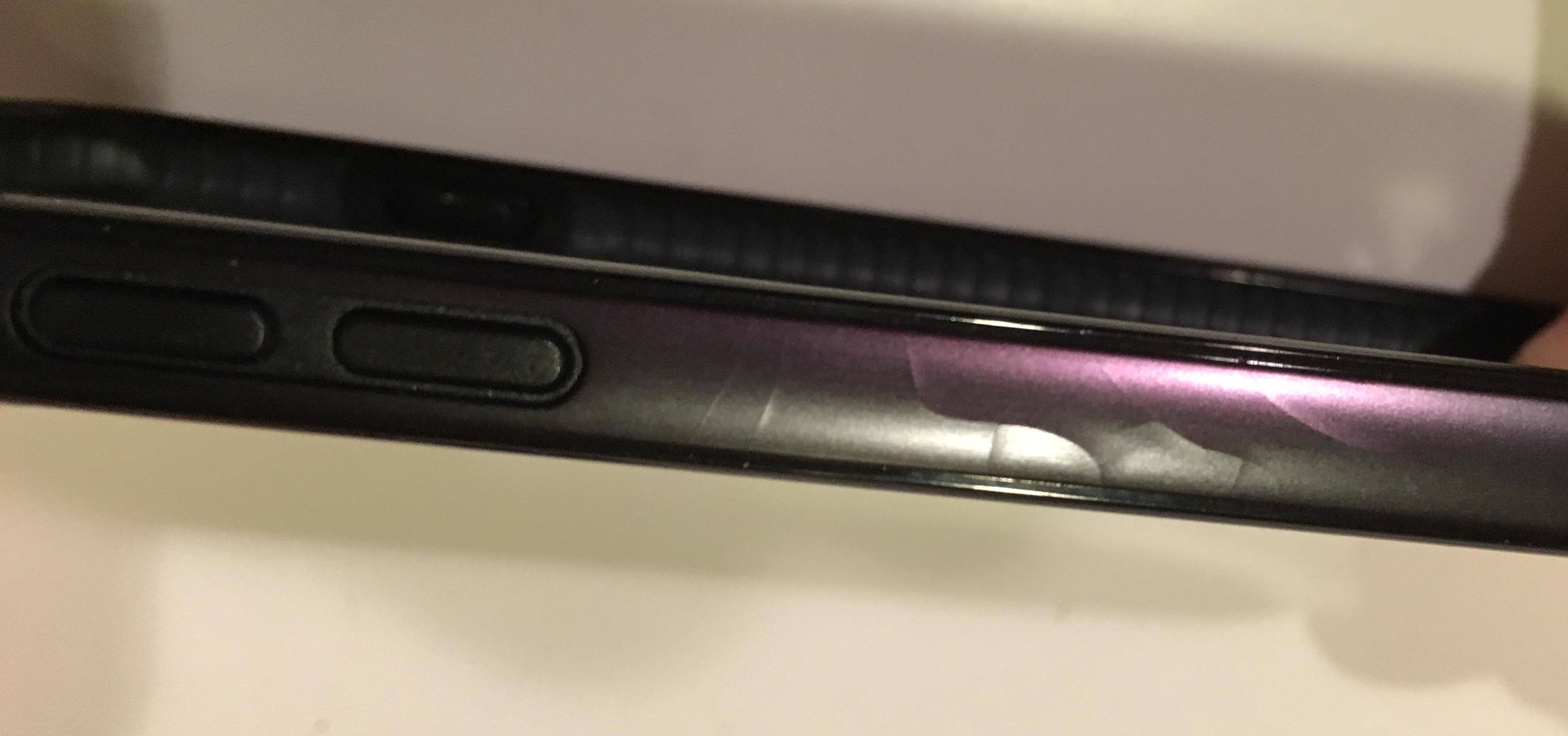 Cracks on side of case, click to load a larger version