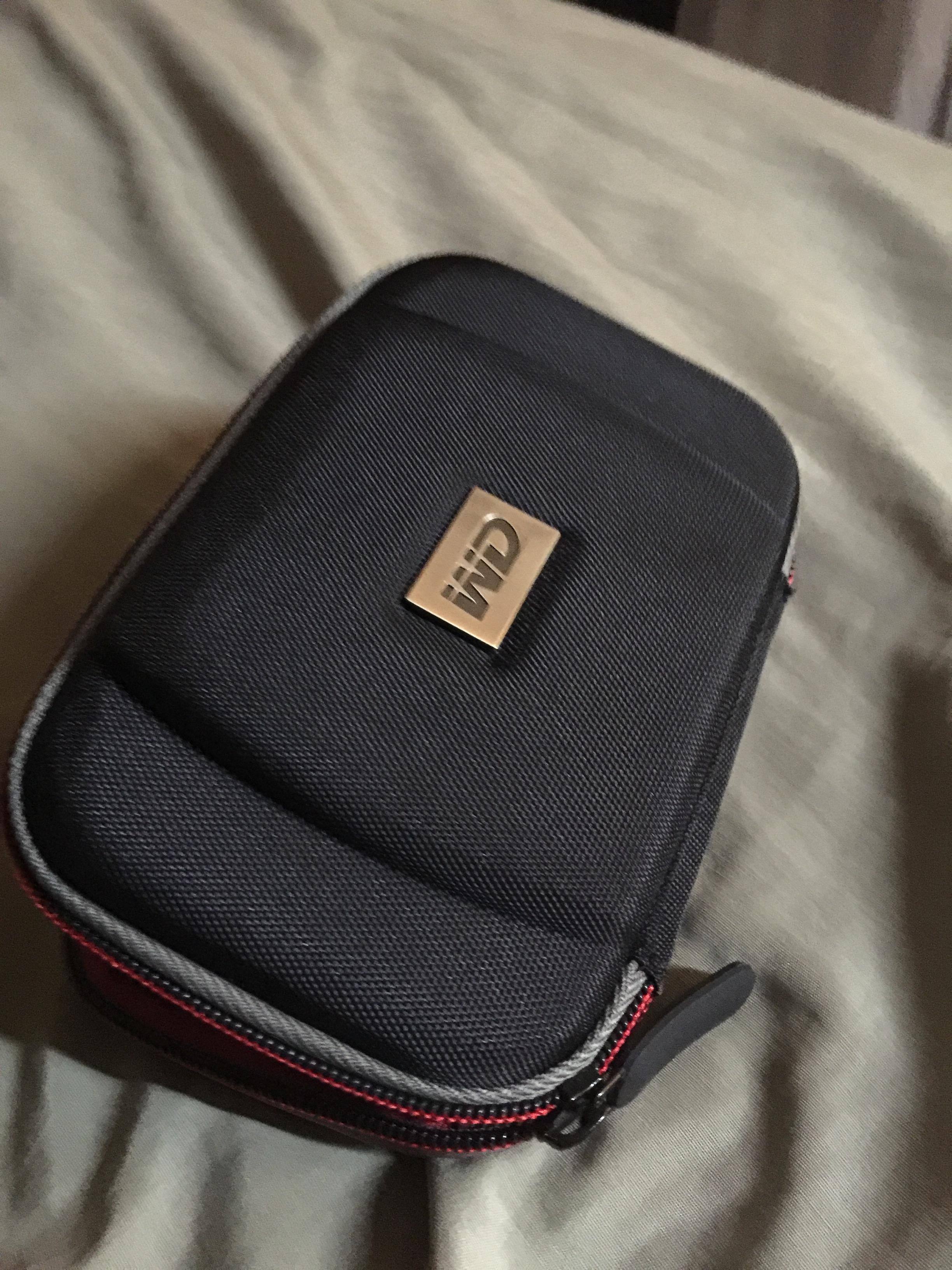 the carrying case, click to load a larger version