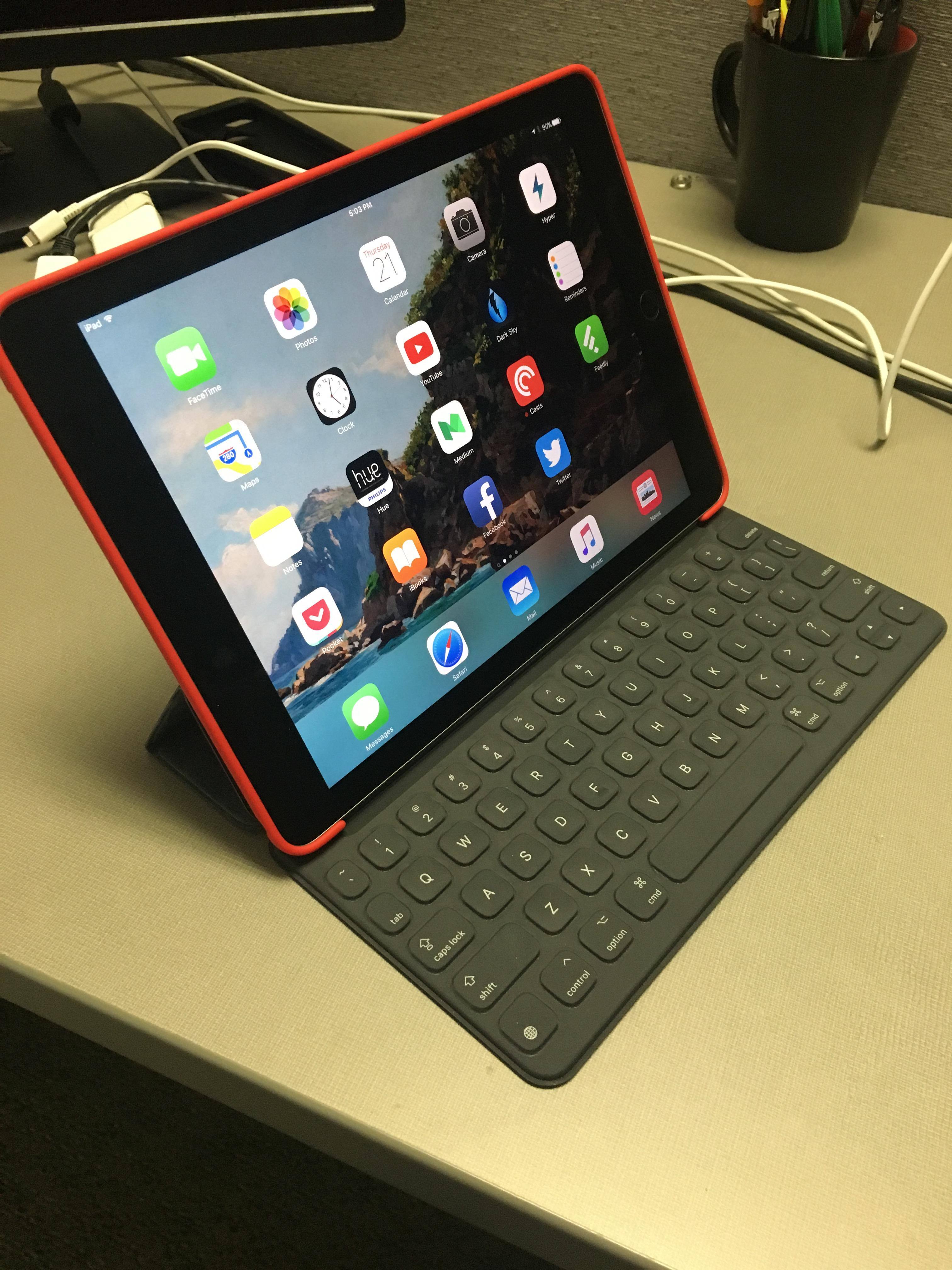 Apple 9.7 Inch iPad Pro with Wi Fi + Cellular 128GB Gold (Unlocked