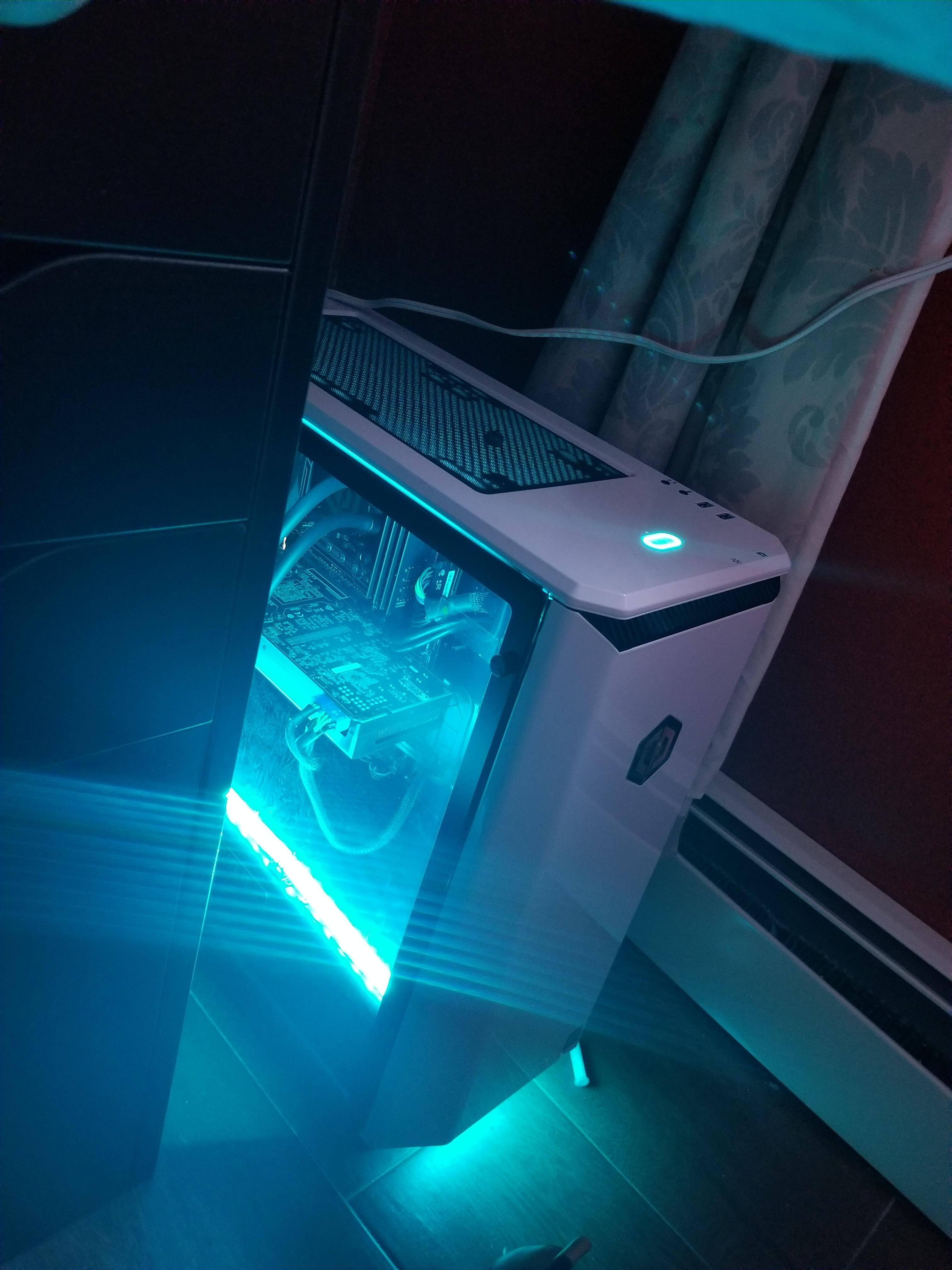 it has multi changing colors with no remote. You just tap on the pc and it changes colors by itself, click to load a larger version