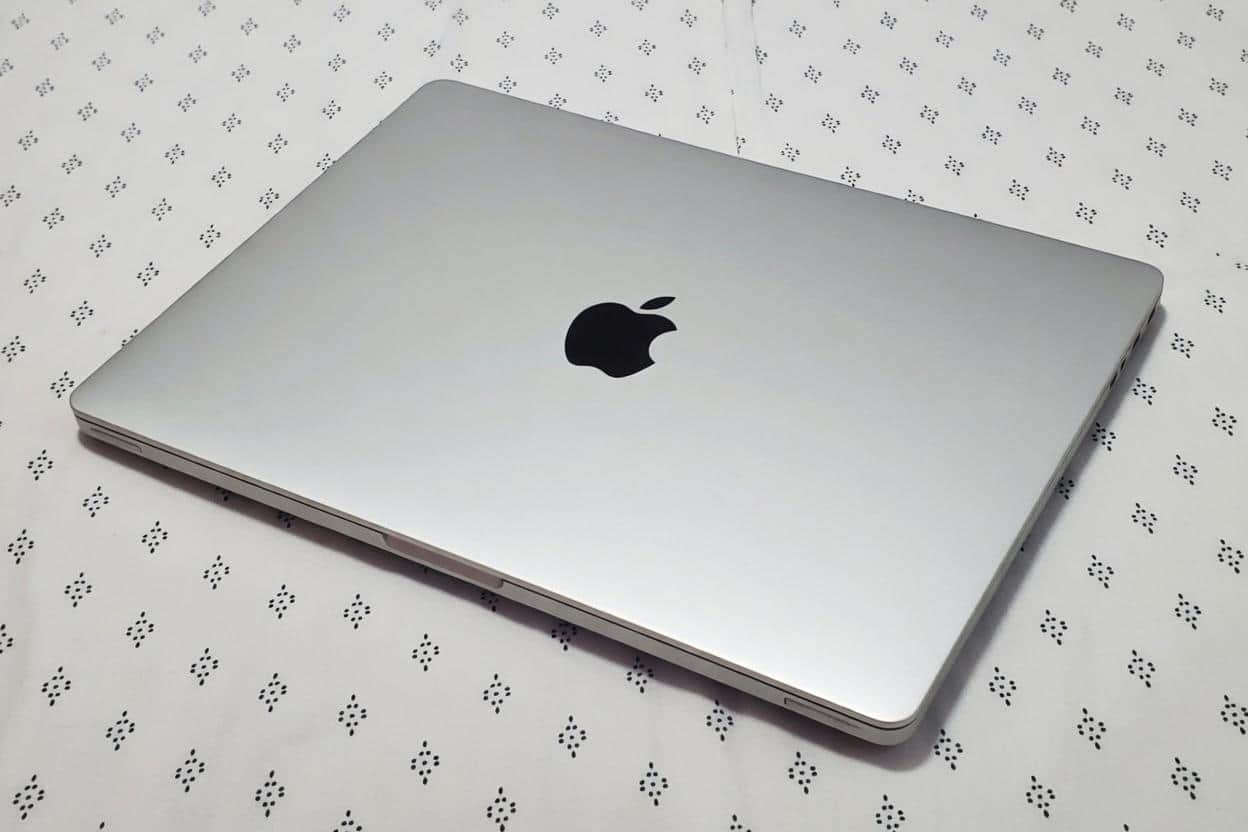 14 inch MacBook Pro Apple M5 Pro chip with 15 core CPU and 16 core