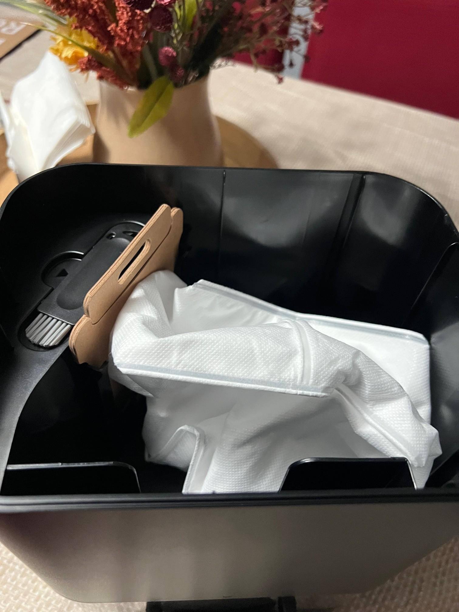 The inside of the bin, click to load a larger version