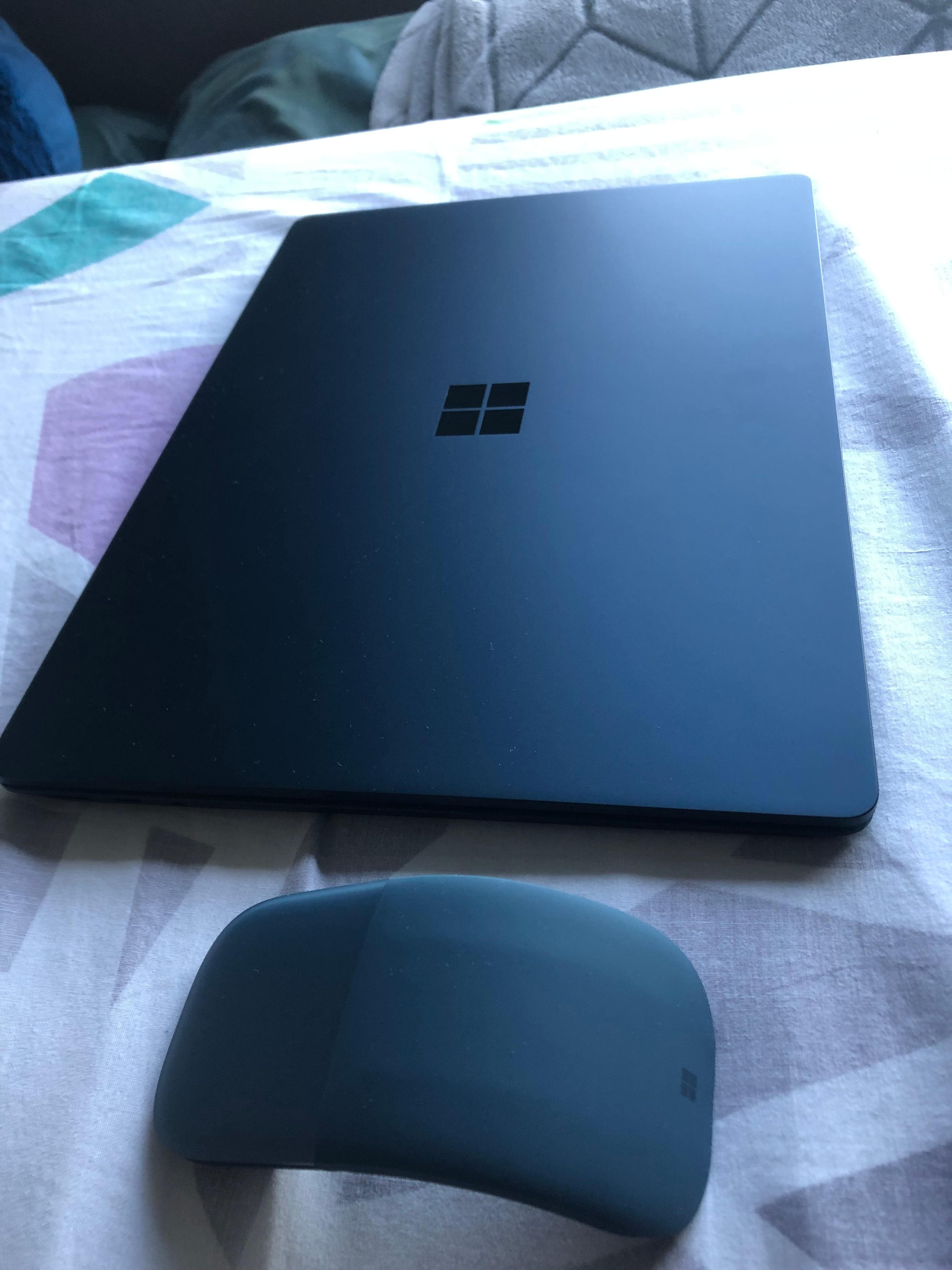 美品　Microsoft Surface Laptop2 ブラック Amazon.com: Microsoft Surface Laptop 2 (Intel Core i5, 8GB