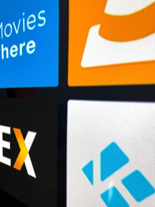 Throw Distance ~15', center screen, 125" vertical (no zoom) - PERFECT convergence and very little "screen-door" effect, click to load a larger version