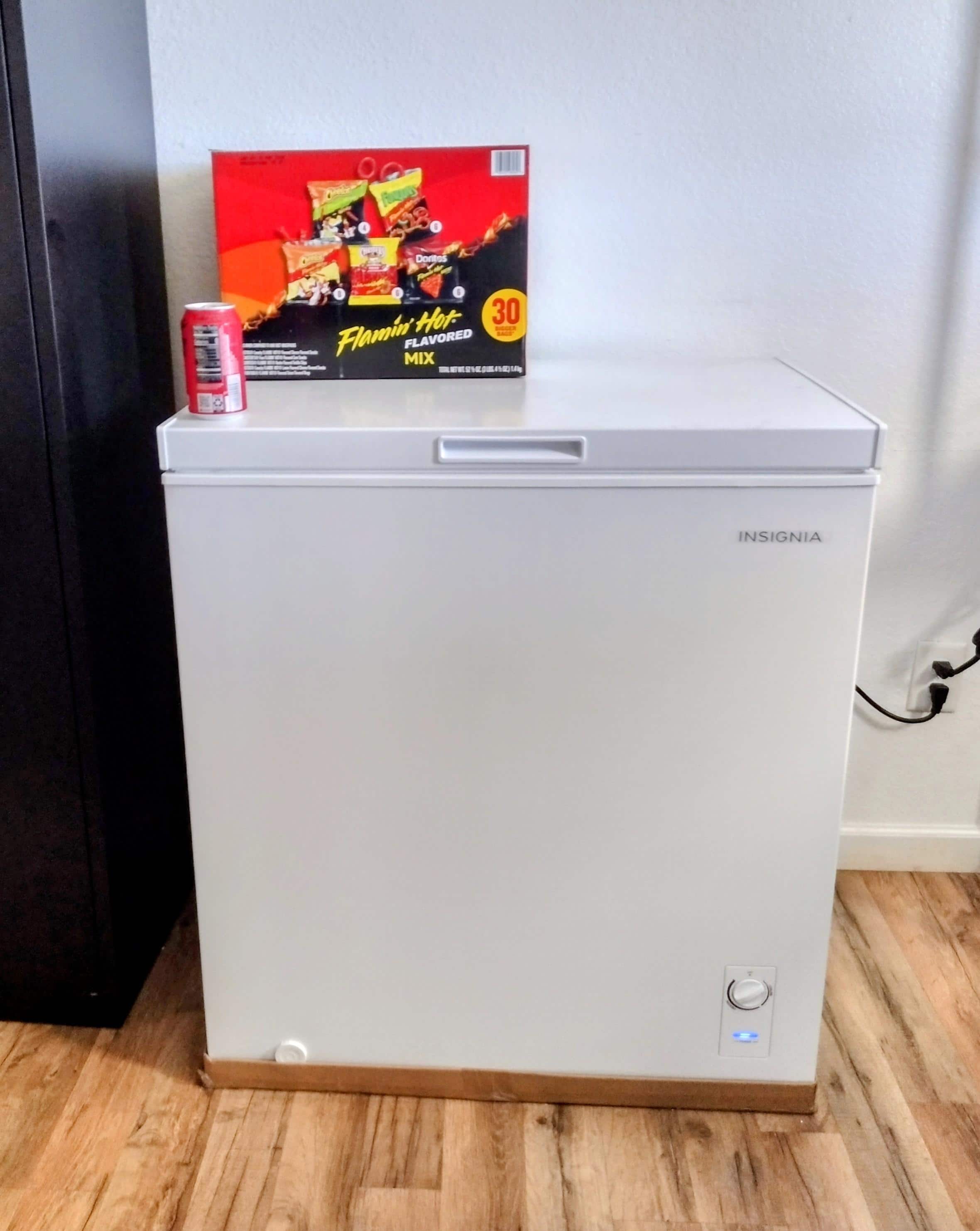 Insignia™ 7 Cu. Ft. Garage Ready Chest Freezer White NS-CZ70WH26L