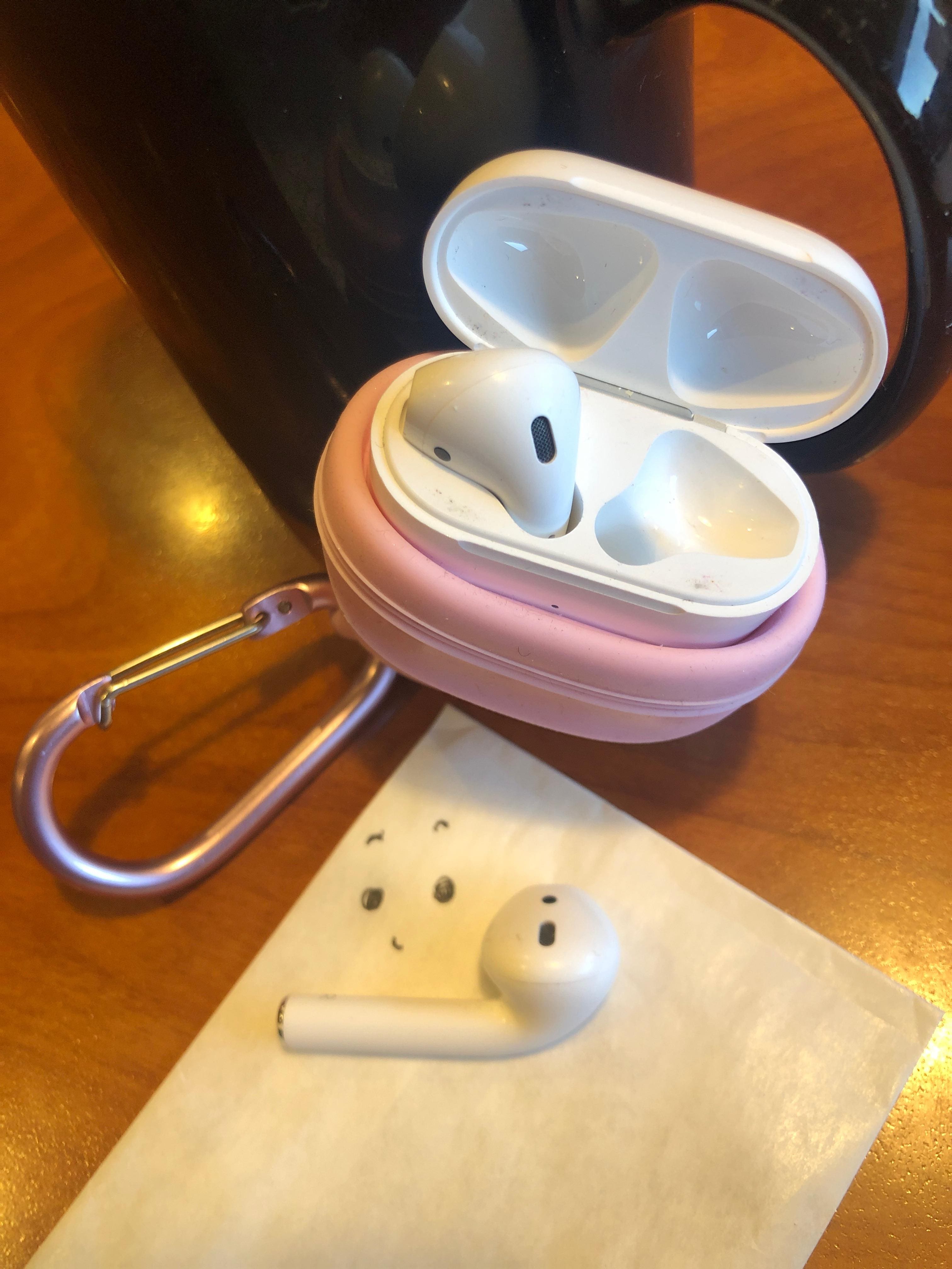 Apple Airpods with Wireless Charging Case MRXJ2AM/A - Best Buy