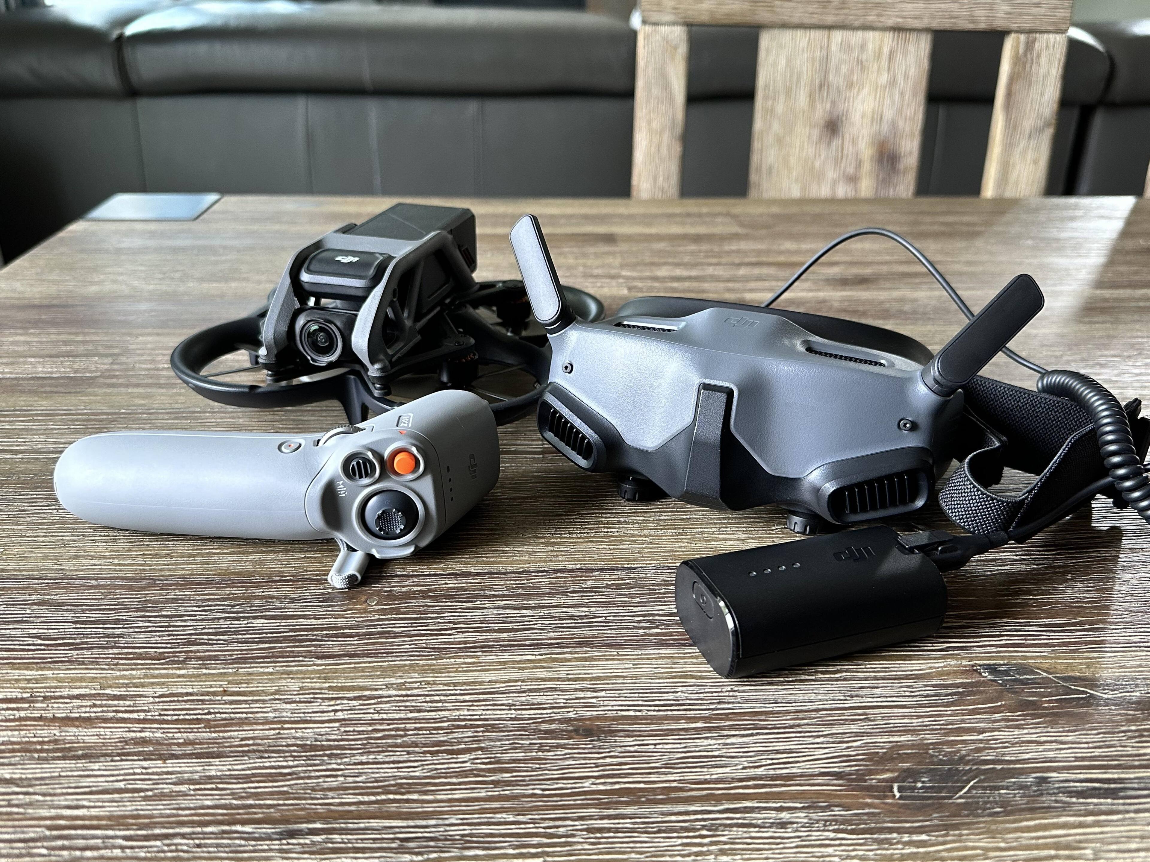 ホビーラジコン DJI Avata Pro DJI Avata Pro View Combo Drone with Motion Controller (Goggles 2