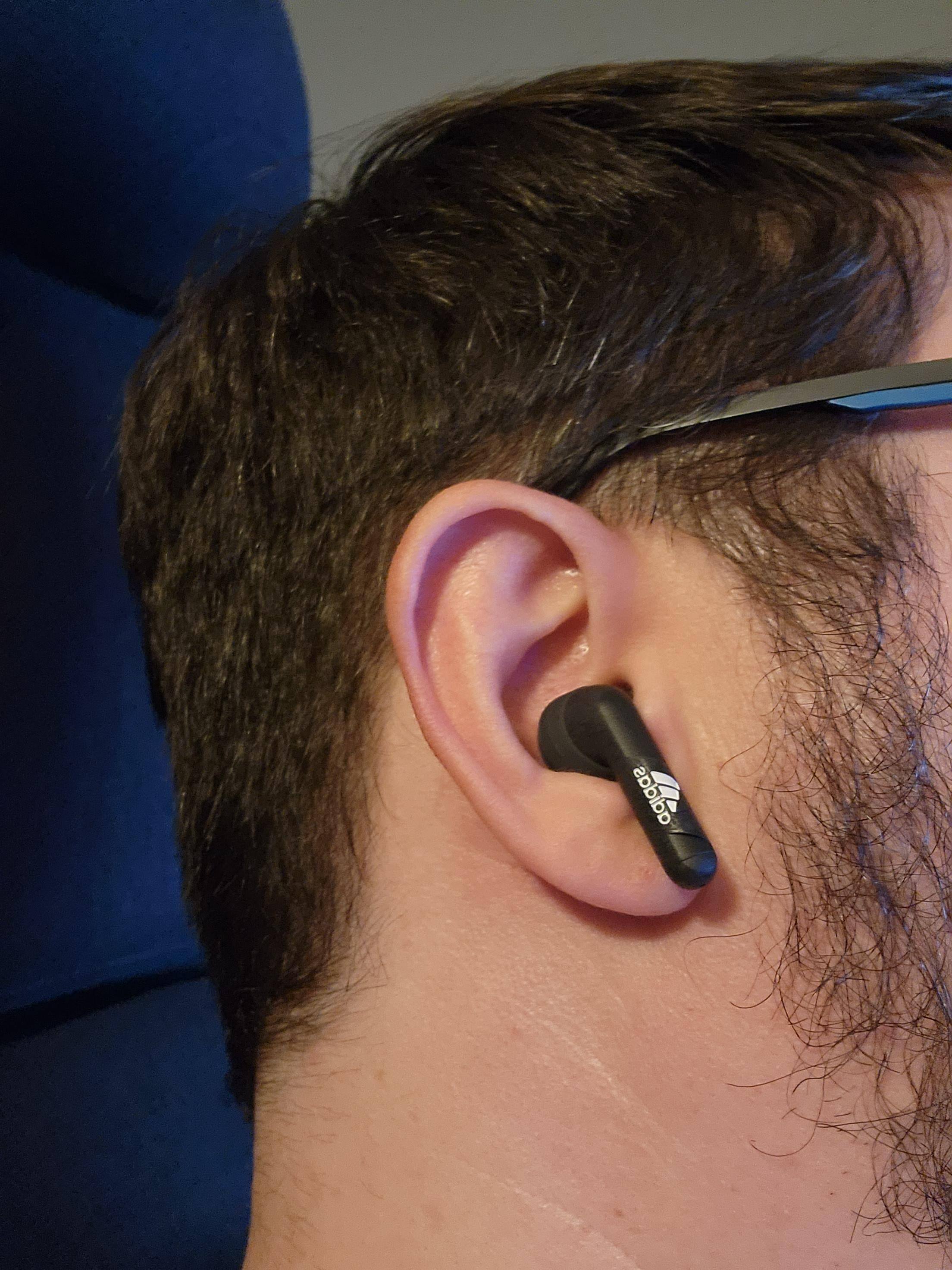 Great fit for my ears - note the head of the earbud is silicone covered., click to load a larger version