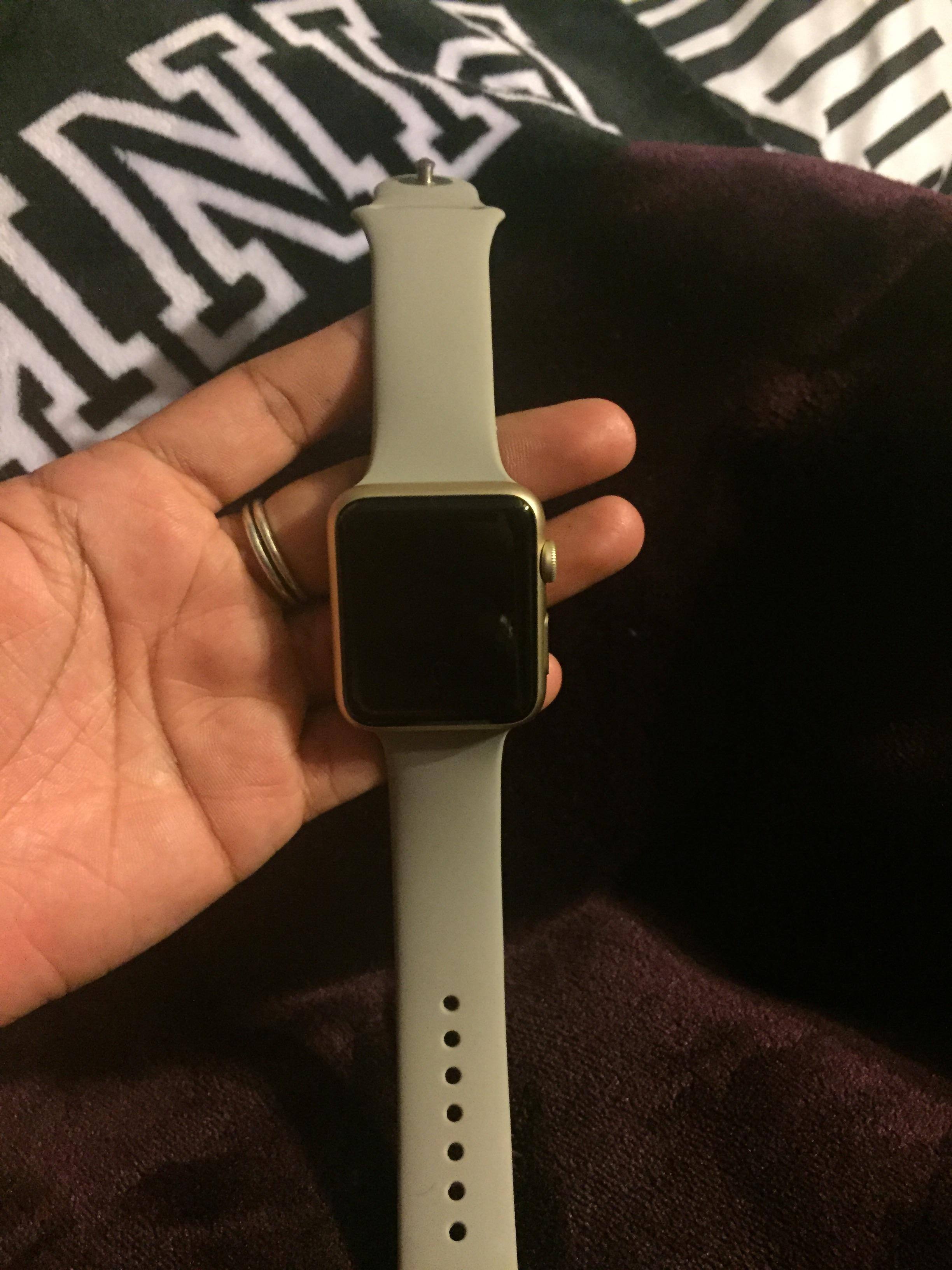Can't tell it's not an original Apple band., click to load a larger version
