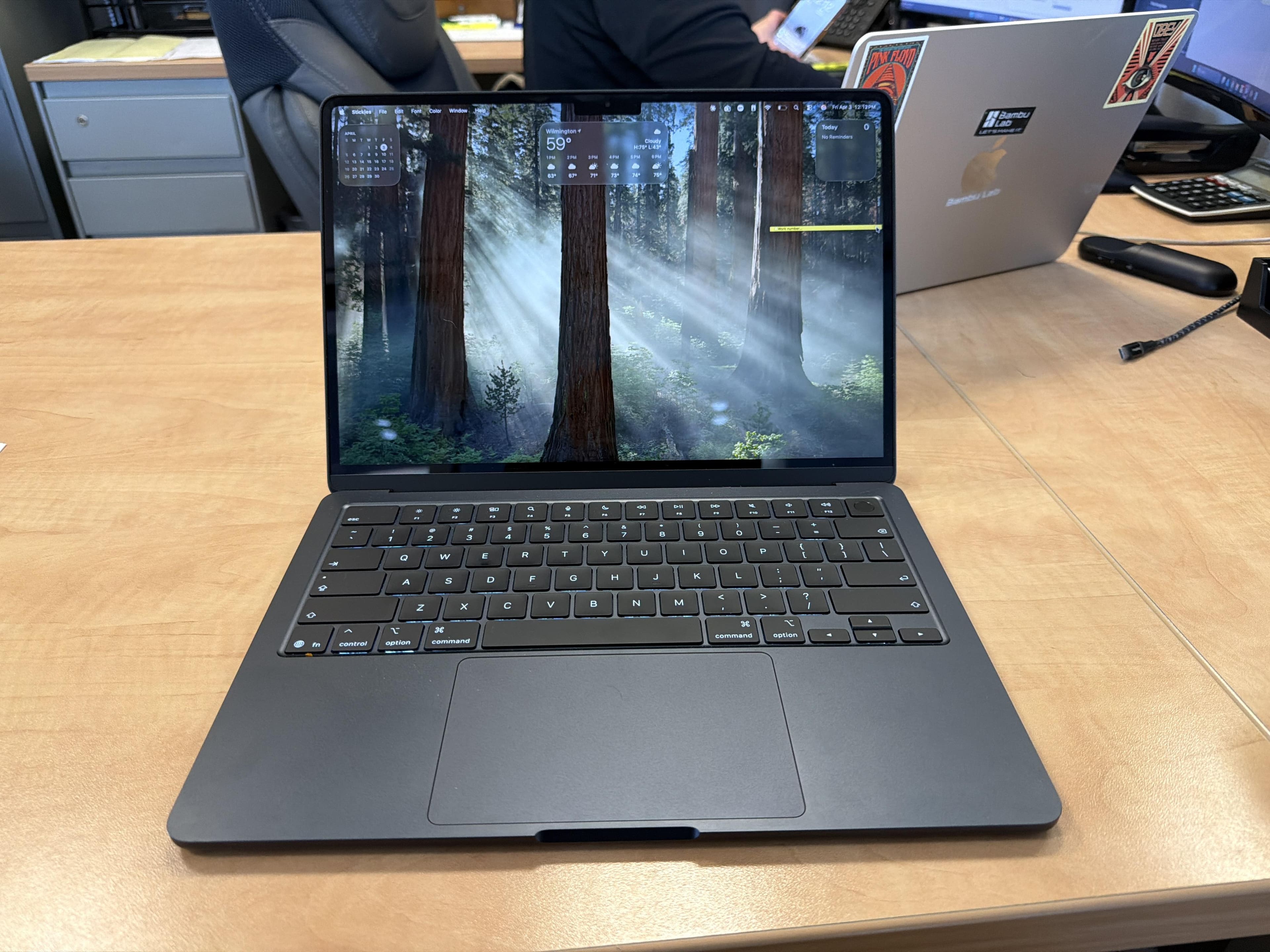 13 inch MacBook Air Apple M5 chip with 10 core CPU and 10 core GPU