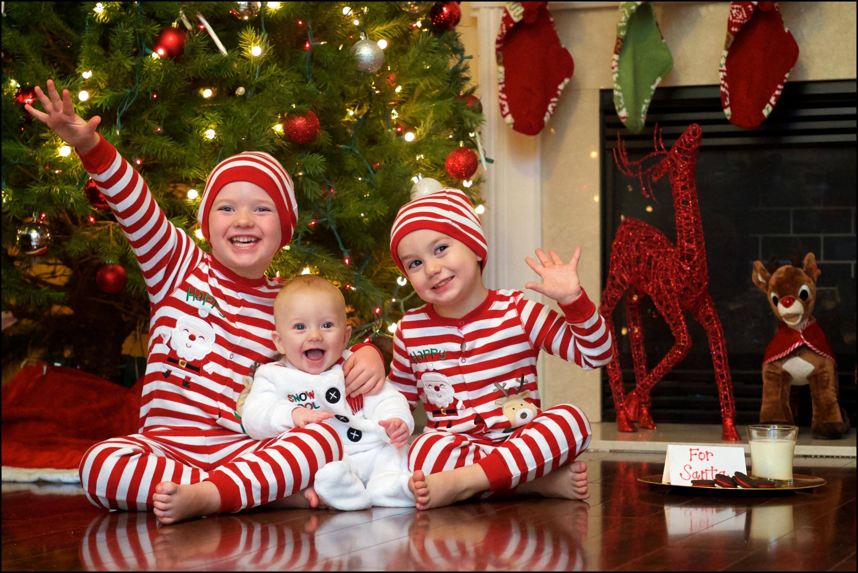 Christmas 2015 taken w/ sel28f20, click to load a larger version