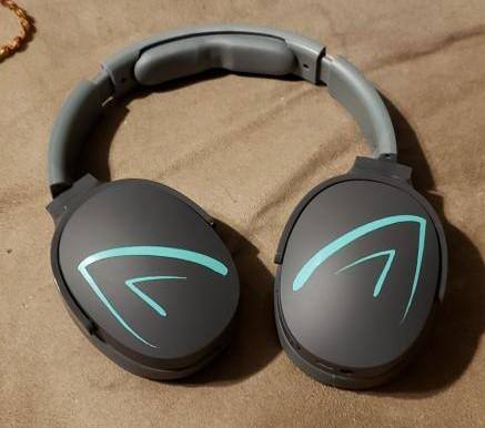 Headphones (with vinyl flair), click to load a larger version