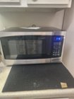 Insignia 0.9 Cu. Ft. Microwave Black Model: NS-MW09BK0 SKU: 6359490  (08-06-2021) 