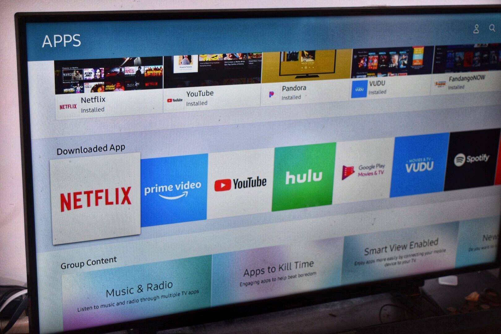 Hundreds of apps from games to streaming!, click to load a larger version
