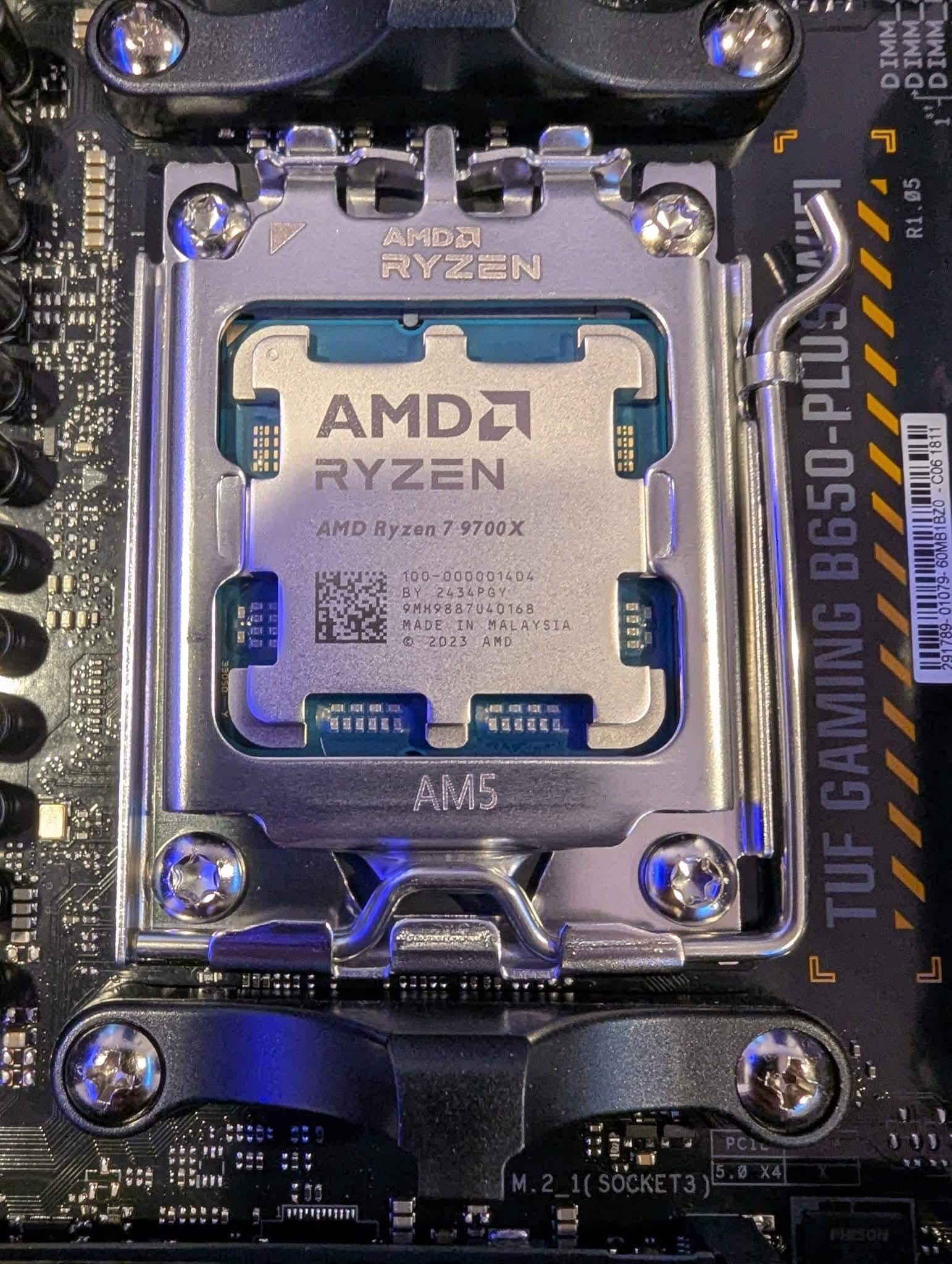 CPU AMD Ryzen 7 CPU Amazon.com: AMD RYZEN 7 9800X3D 8-Core, 16-Thread Desktop