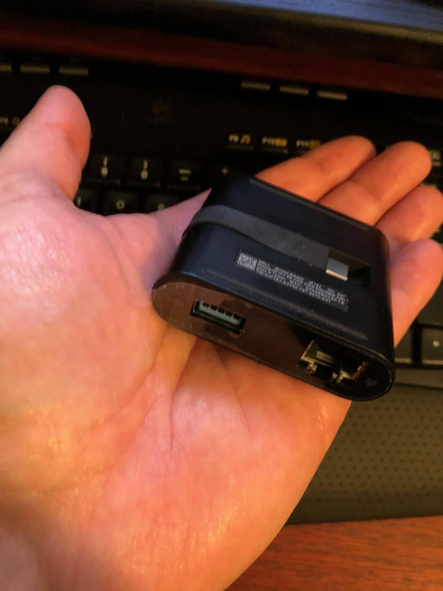 Cable tucks into the body, click to load a larger version