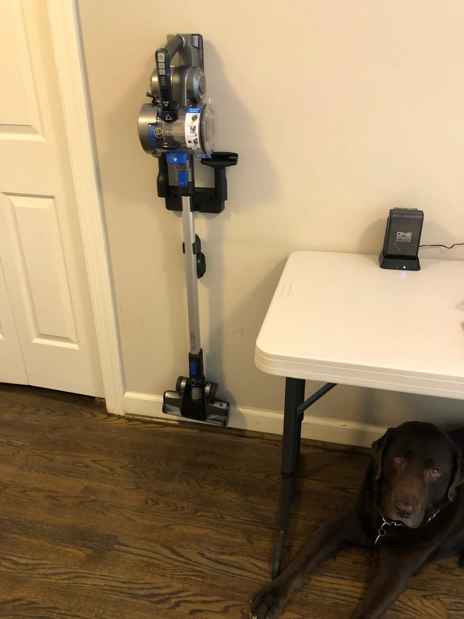 Using the wall mount, click to load a larger version