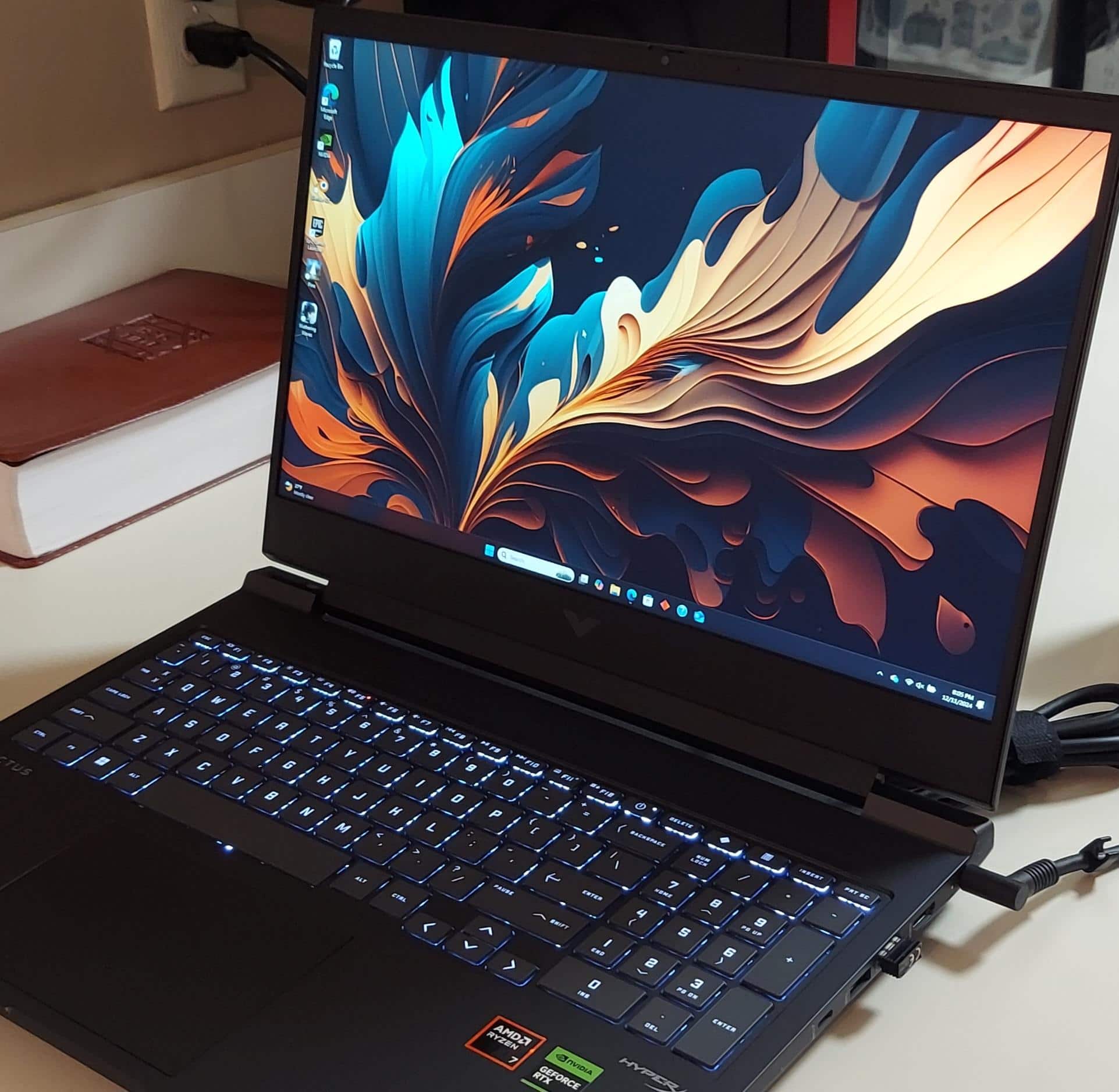 ると Amazon.com: HP - Victus 16.1