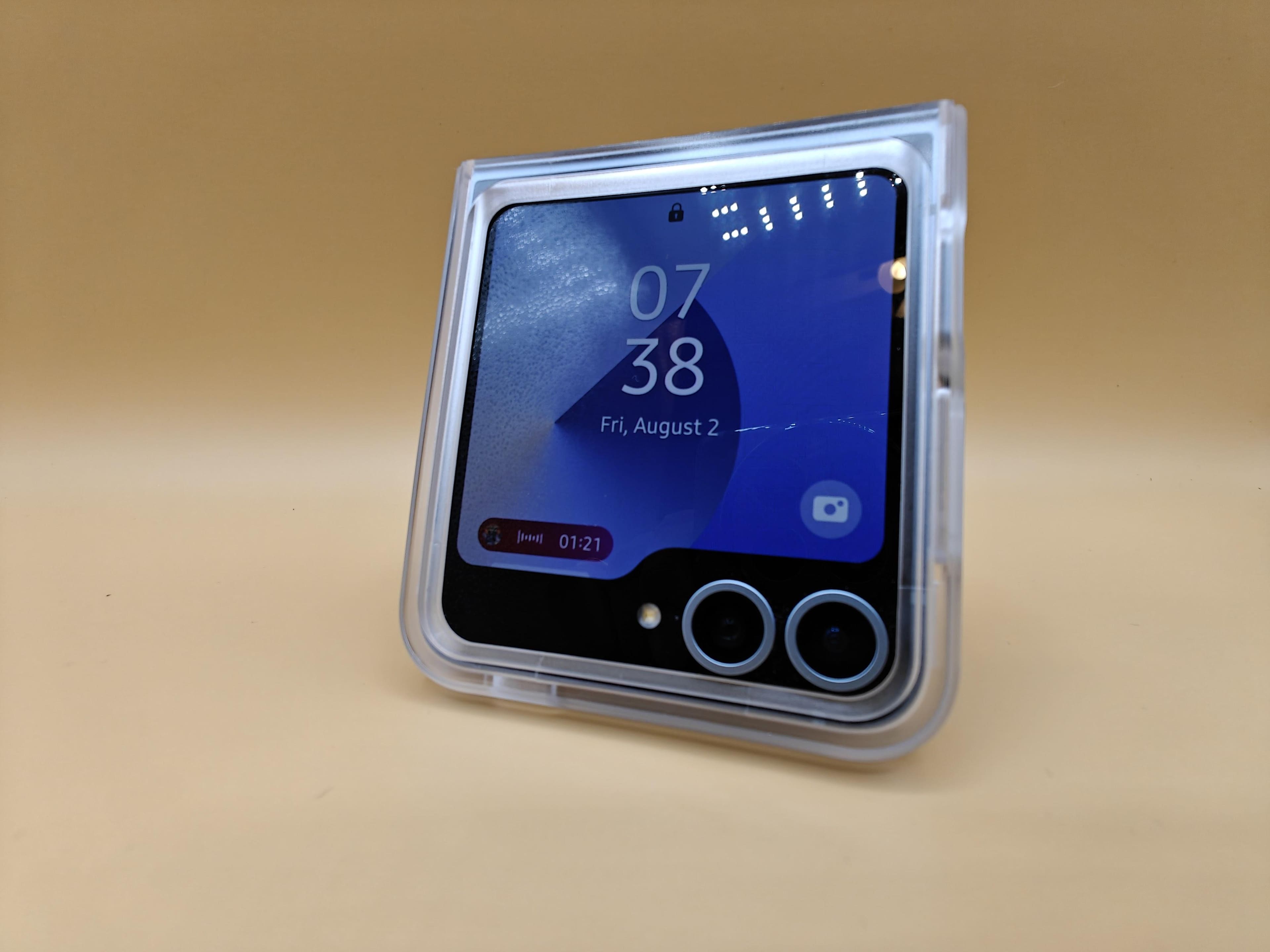 美品 Galaxy Z FLIP6 256GB B-4 Samsung Refurbished Excellent Galaxy Z Flip6 256GB (Unlocked