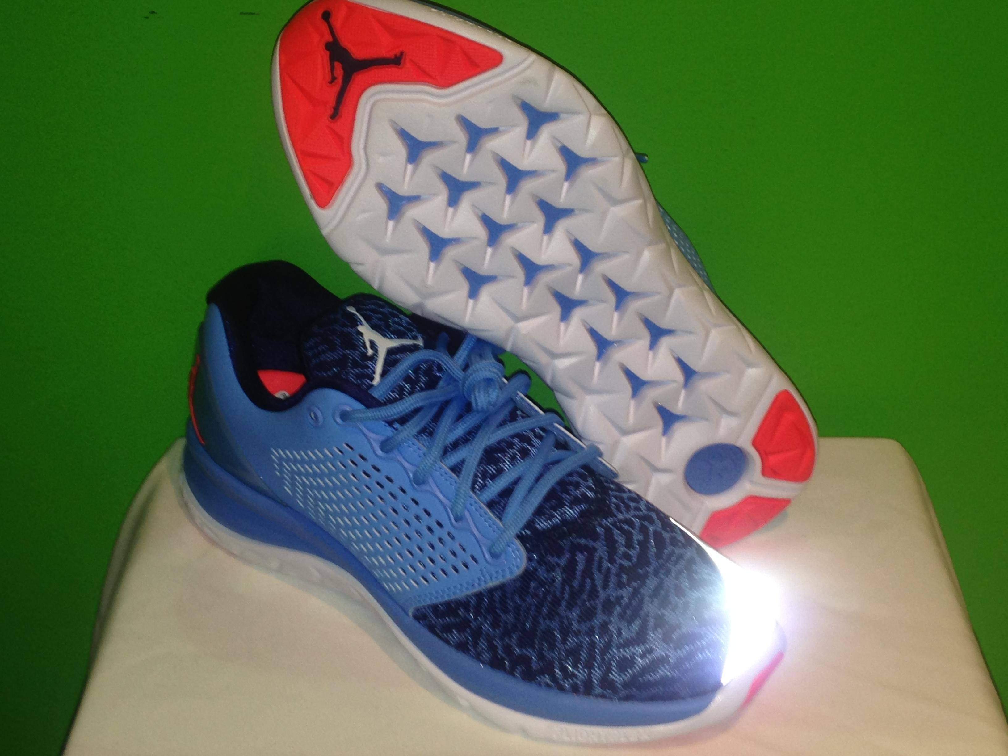 Glowing toes, click to load a larger version