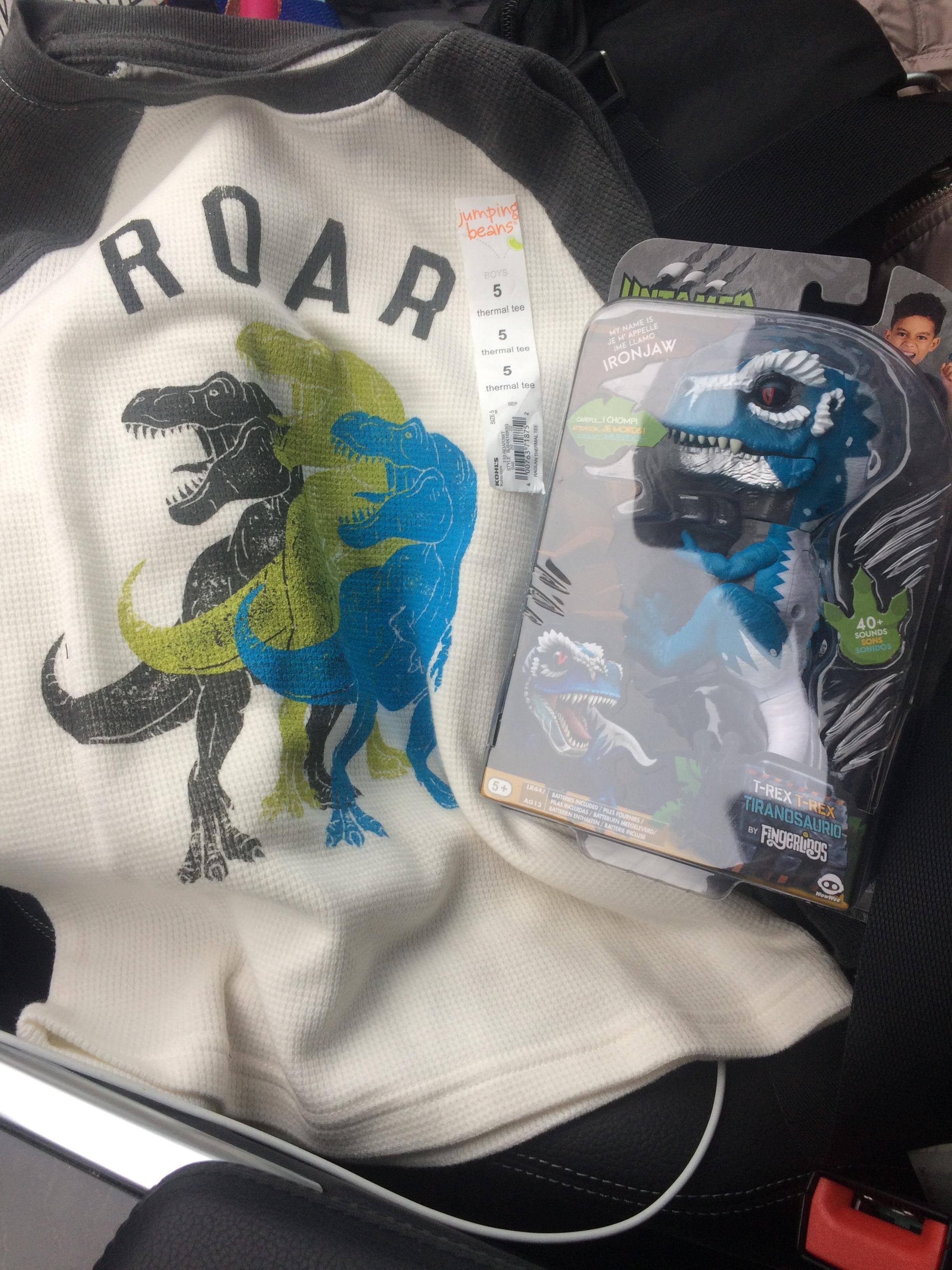 Best Buy: WowWee Untamed Raptor by Fingerlings Fury Velociraptor Blue 3783