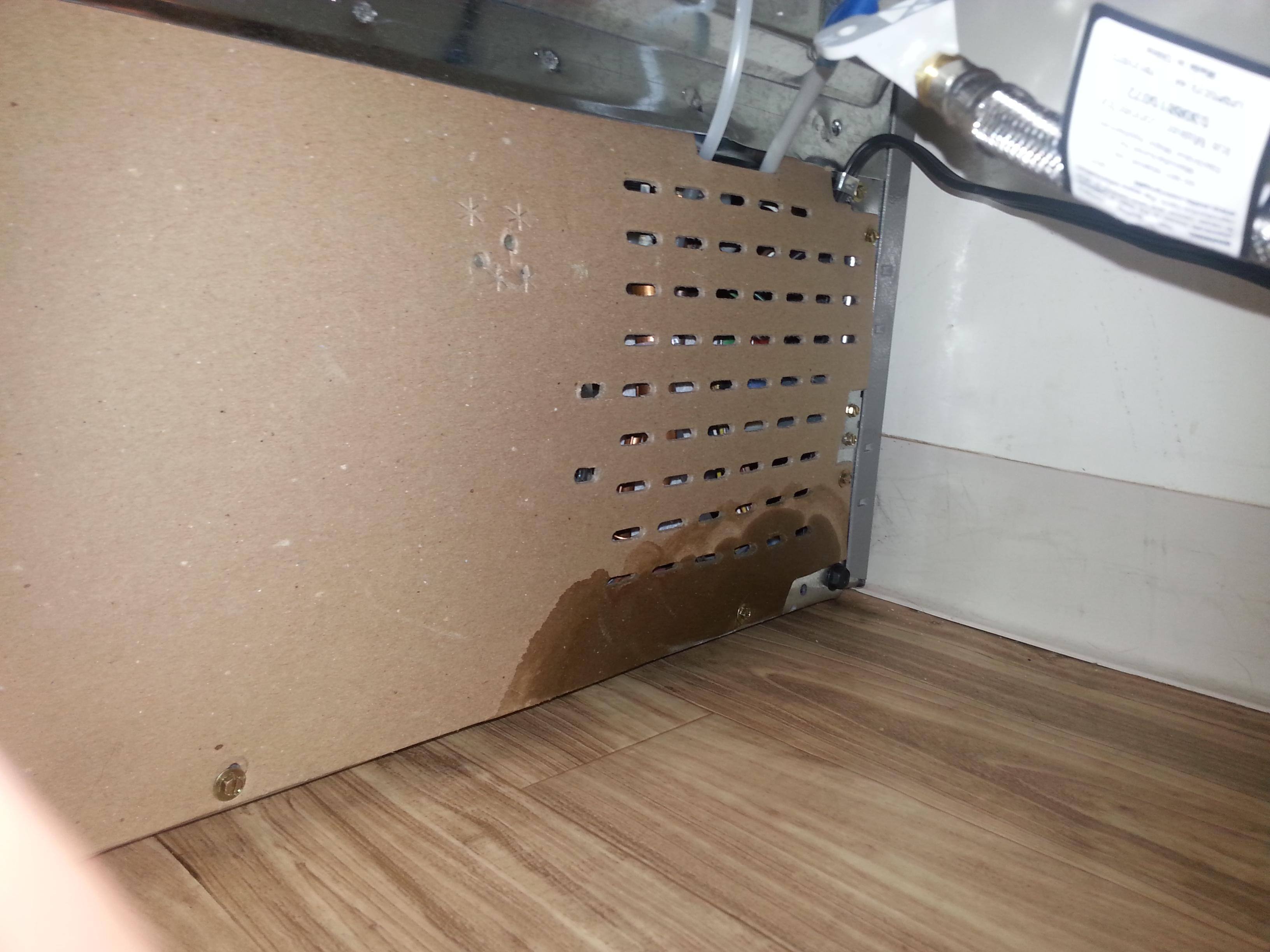 water leak @ back, click to load a larger version