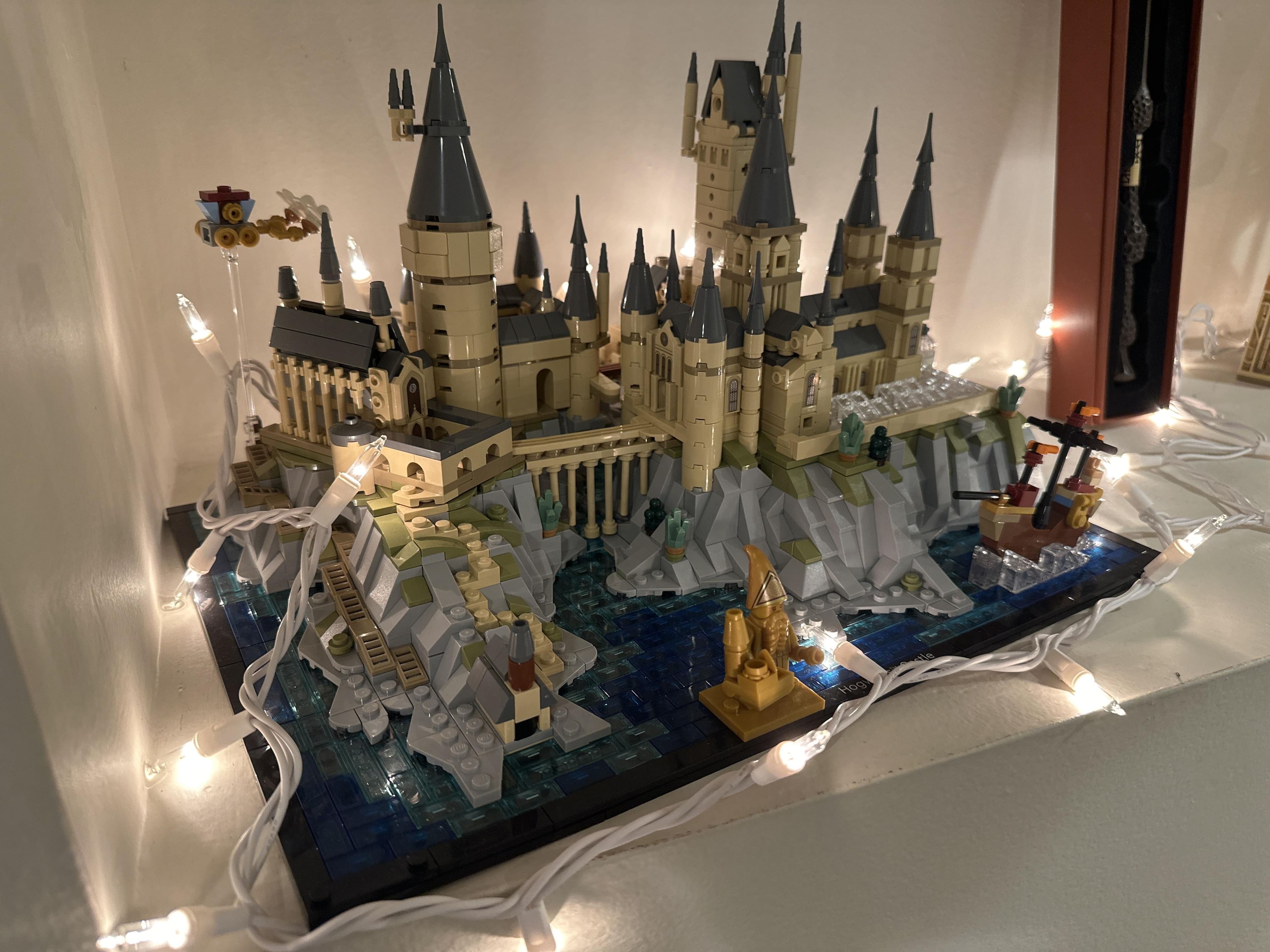 LEGO Harry Potter Hogwarts Castle and Grounds Wizarding Building