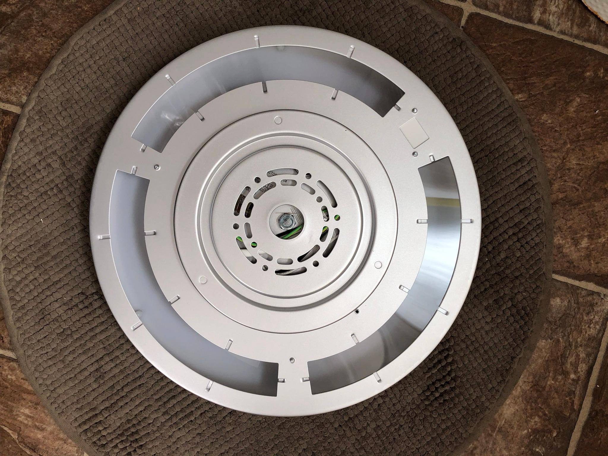 Back of fixture - side mounted to ceiling or wall, click to load a larger version