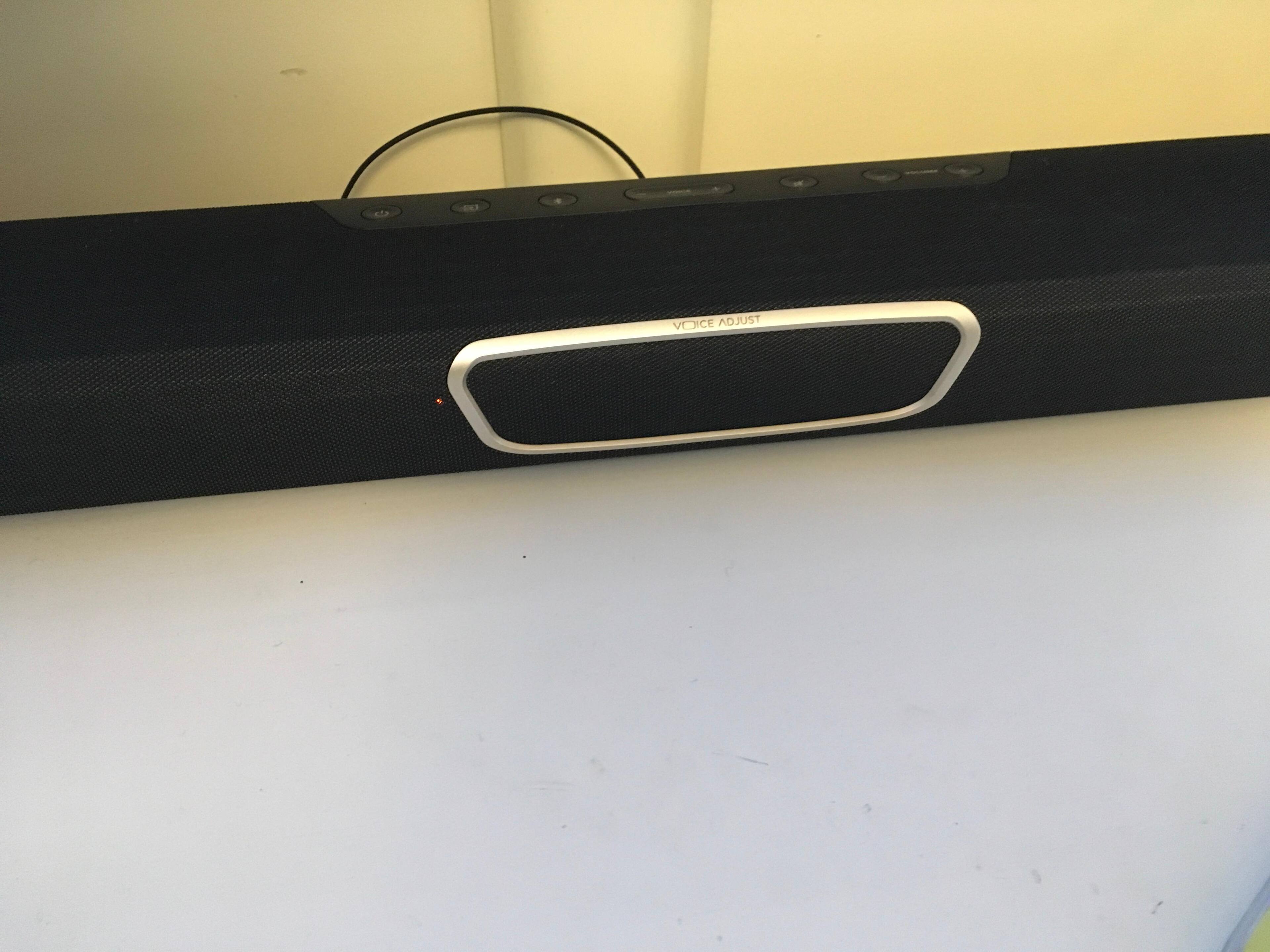 Silver border around center speaker can be distracting, click to load a larger version