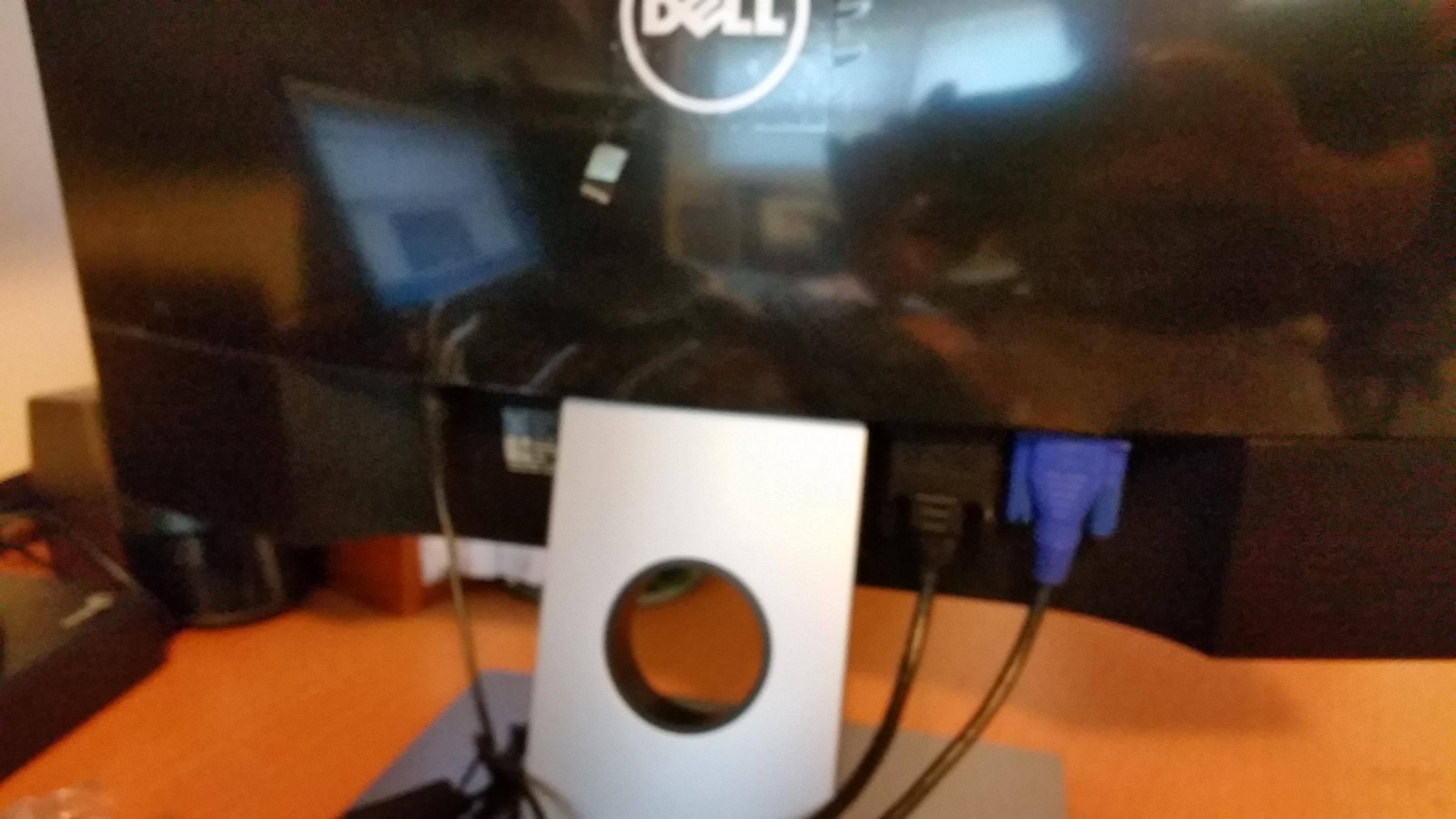 DVI and VGA connection, laptop-like power cord, click to load a larger version