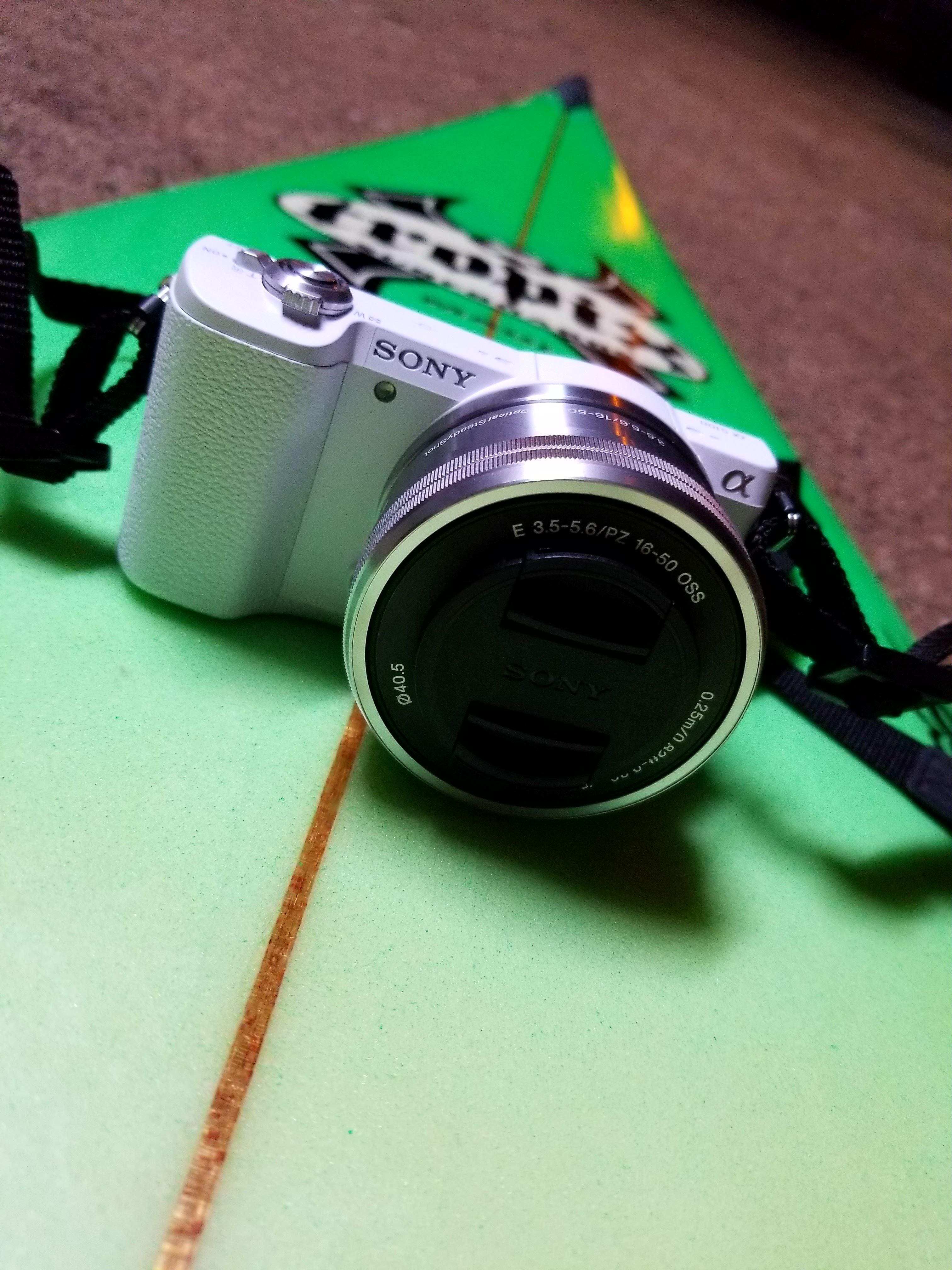 Sony Alpha a5100 Mirrorless Camera with 16 50mm Retractable Lens