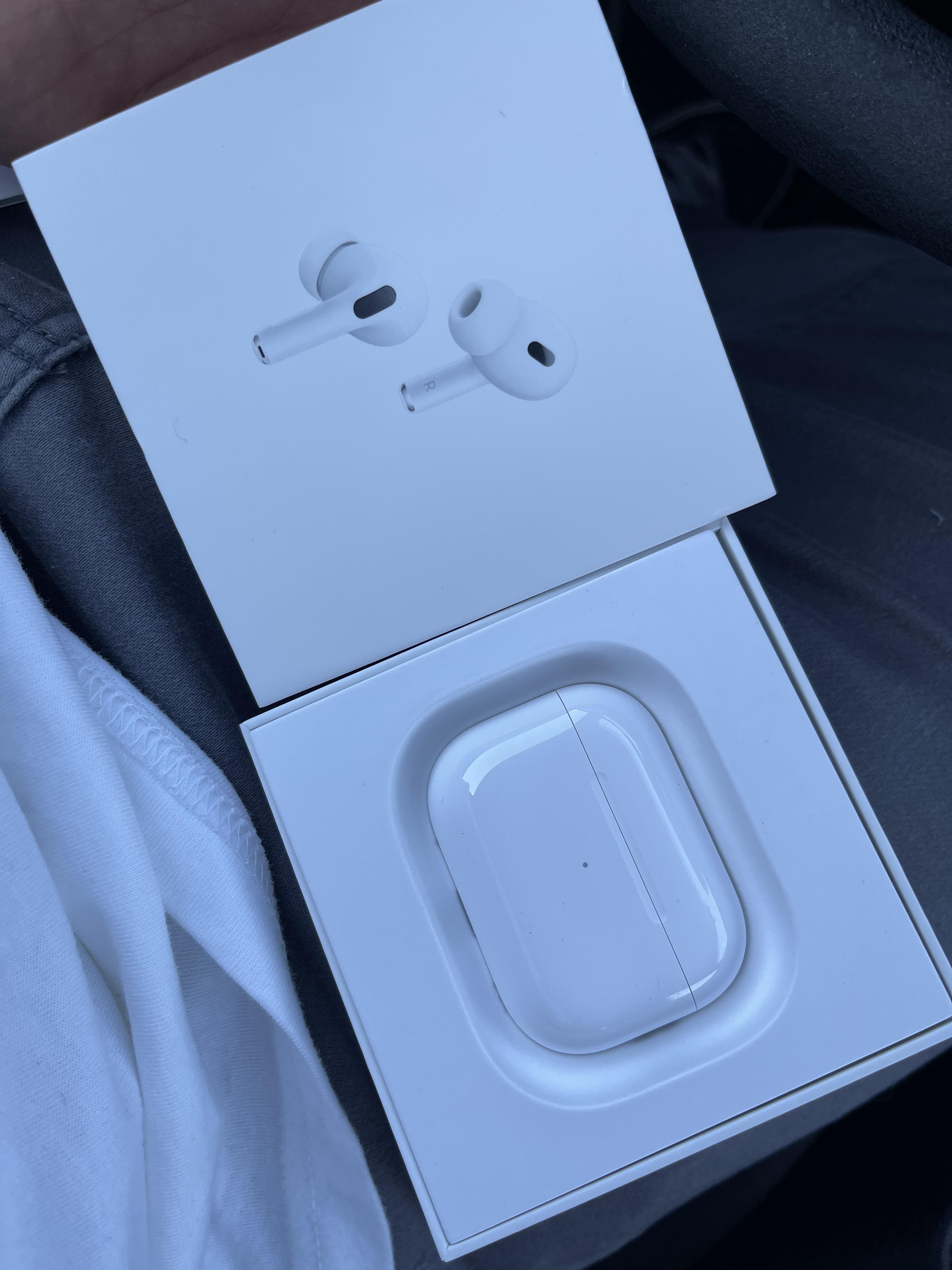 Apple AirPods Pro (2nd generation) White MQD83AM/A - Best Buy