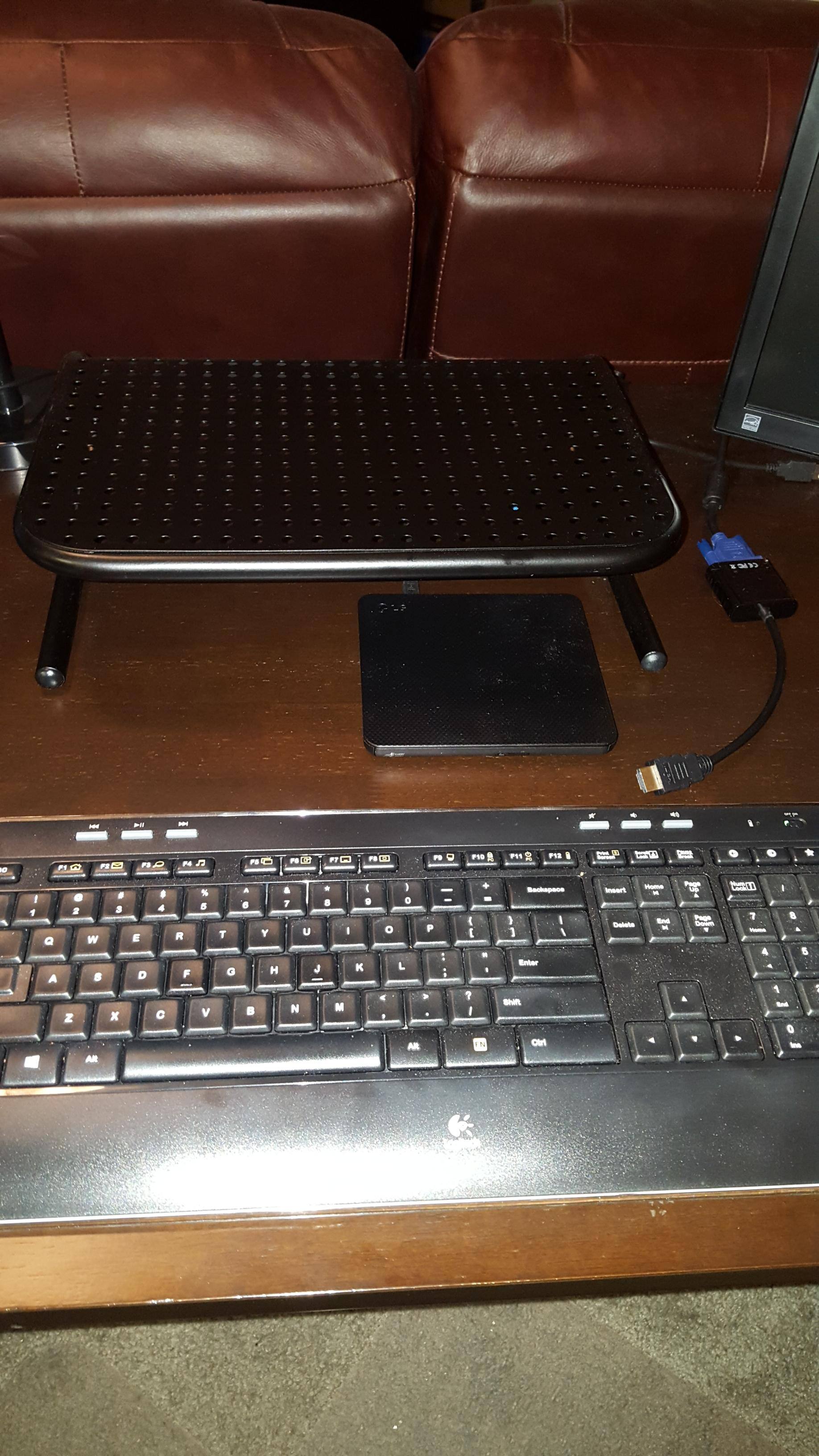 Metal stand and USB keybd/mouse, click to load a larger version