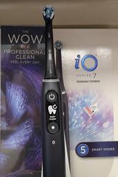 Oral B iO Series 6 Electric Toothbrush with Replacement