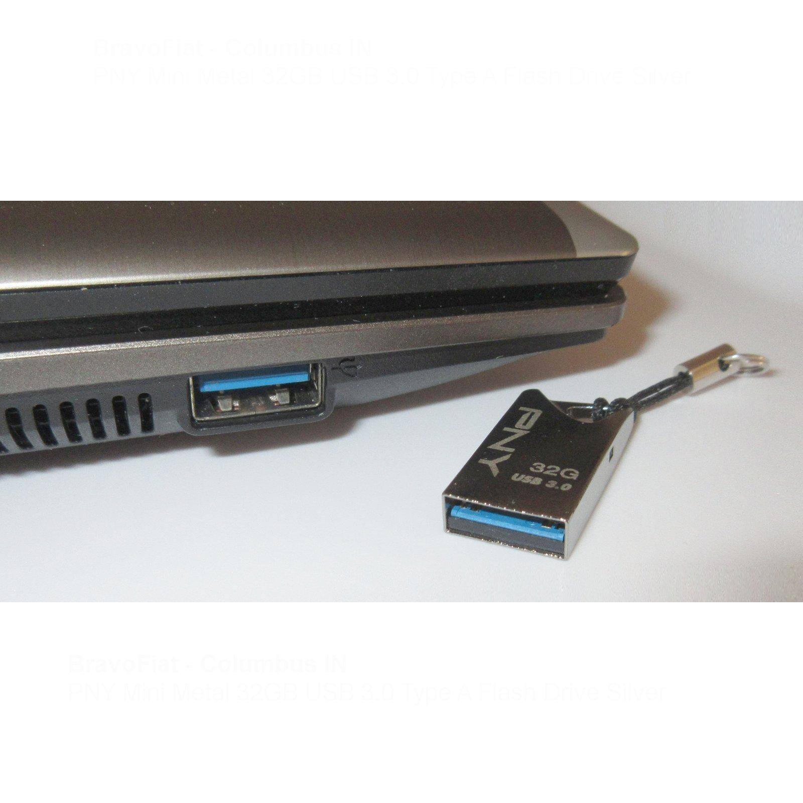 PNY 32GB Flash memory, and Blue plug is an USB 3.0 interface, click to load a larger version