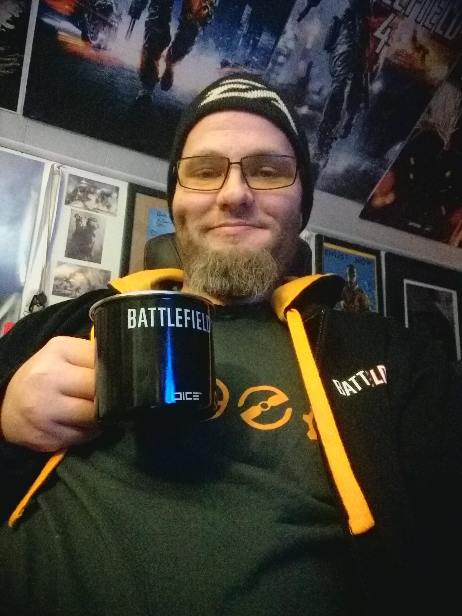 Keeping warm with my Battlefield gear., click to load a larger version