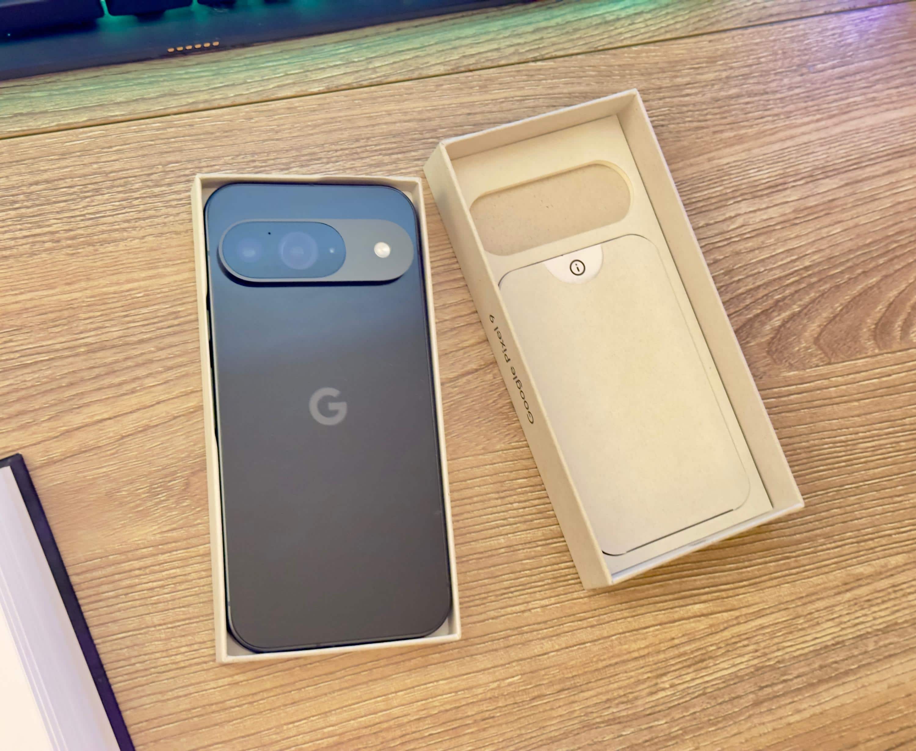 Google Pixel 9 Pro Fold - 256 GB - Porcelain (Unlocked) for