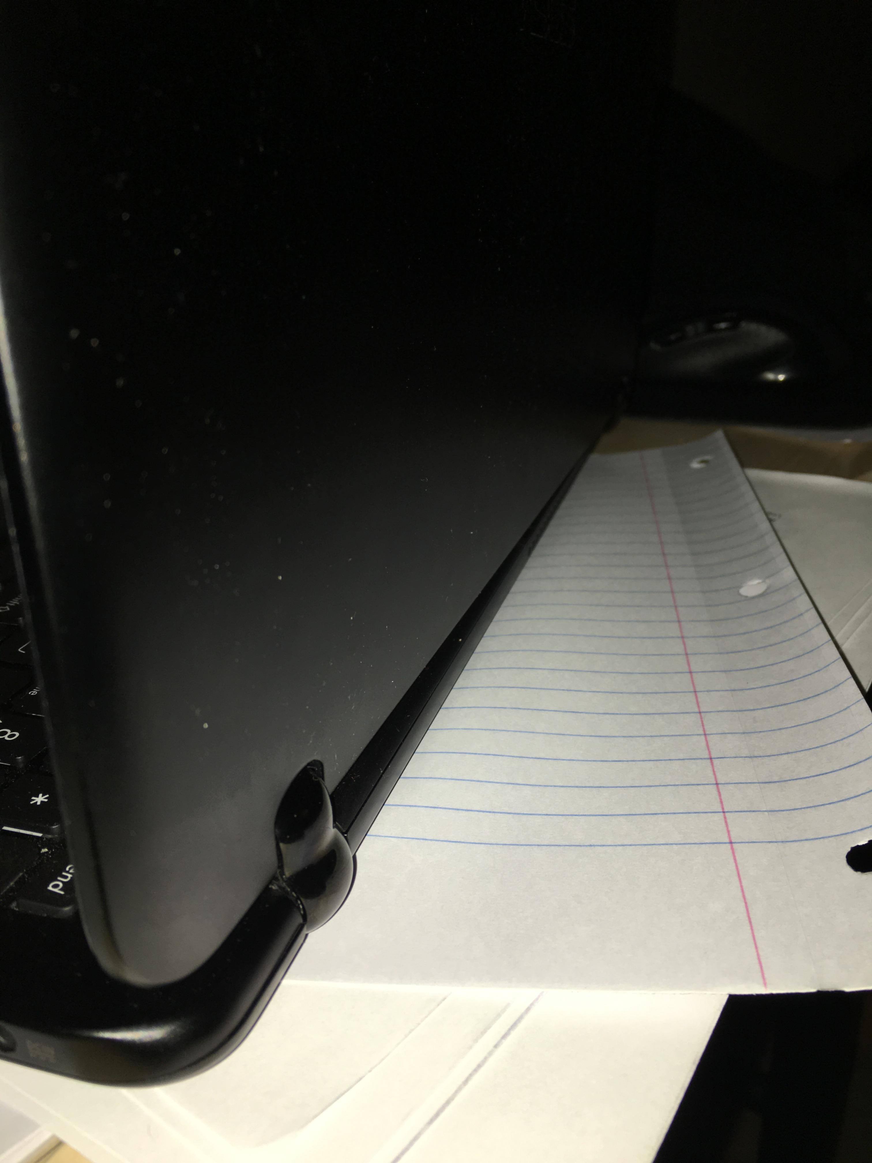 This isn't the best angle but it kinda shows the messed up hinge., click to load a larger version