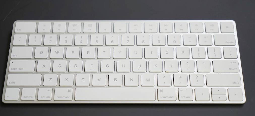 Apple Magic Keyboard (Lightning Port) Silver/White MK2A3LL/A