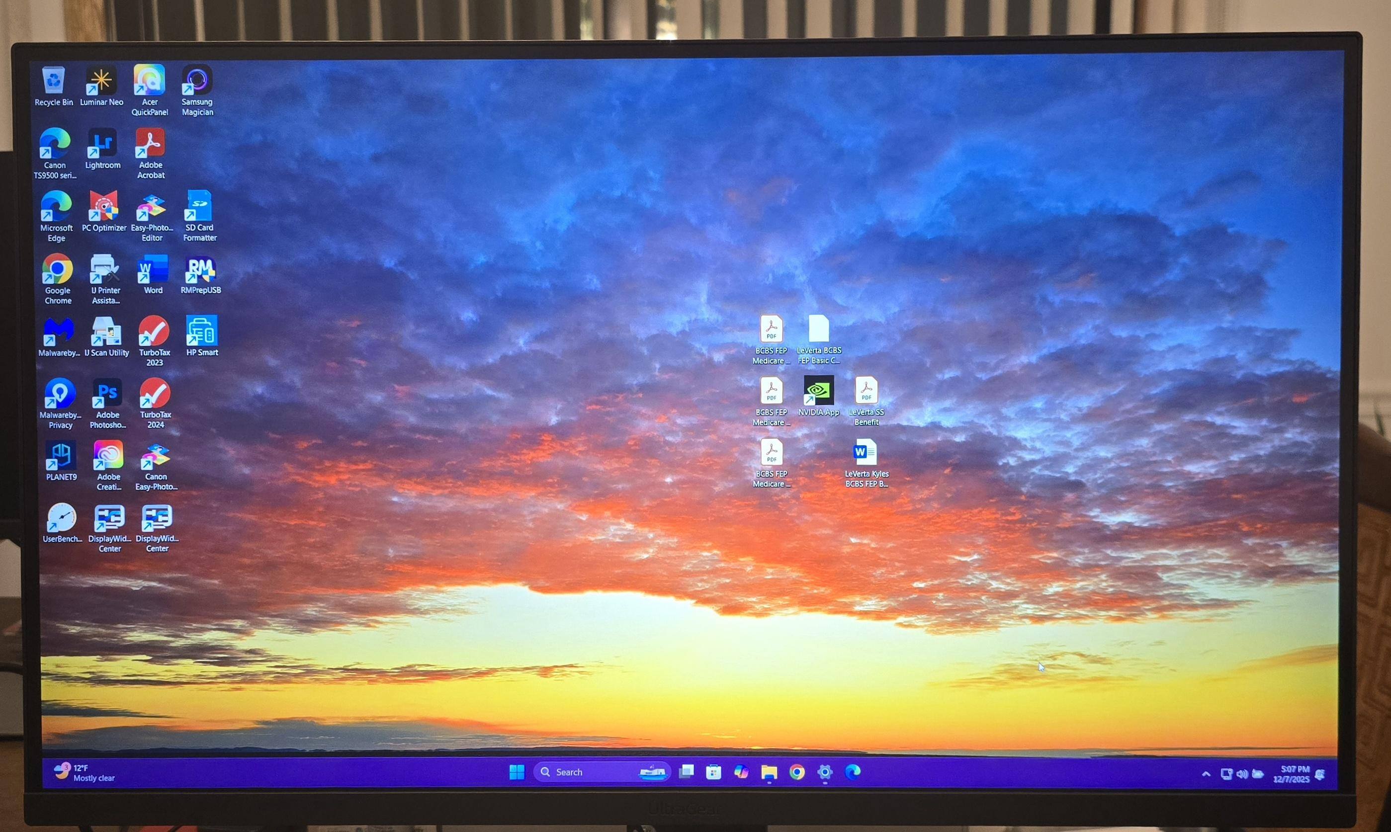 LG UltraGear 27G610A-B Monitor Horizontal, click to load a larger version