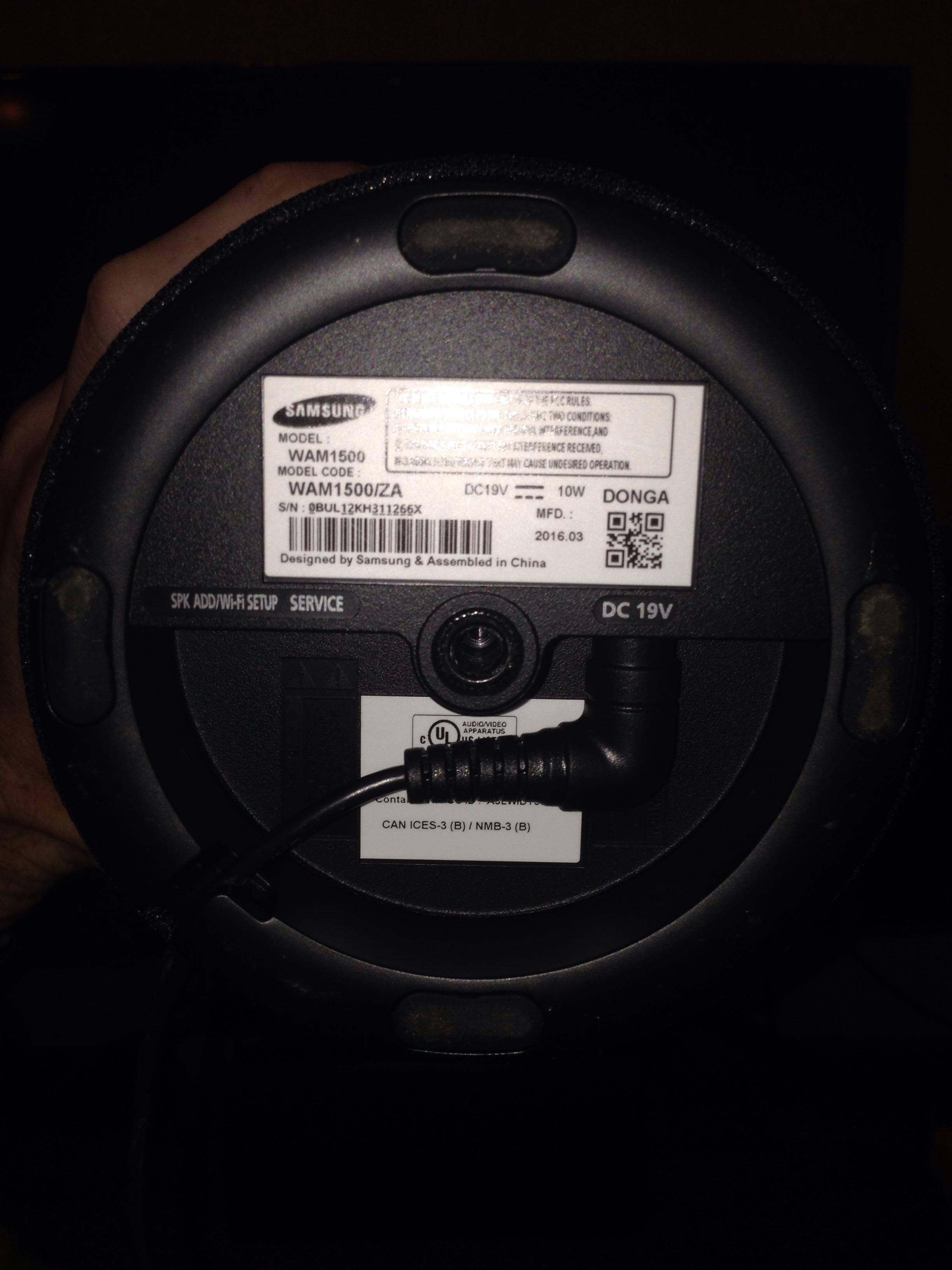 Bottom of Samsung R1, click to load a larger version