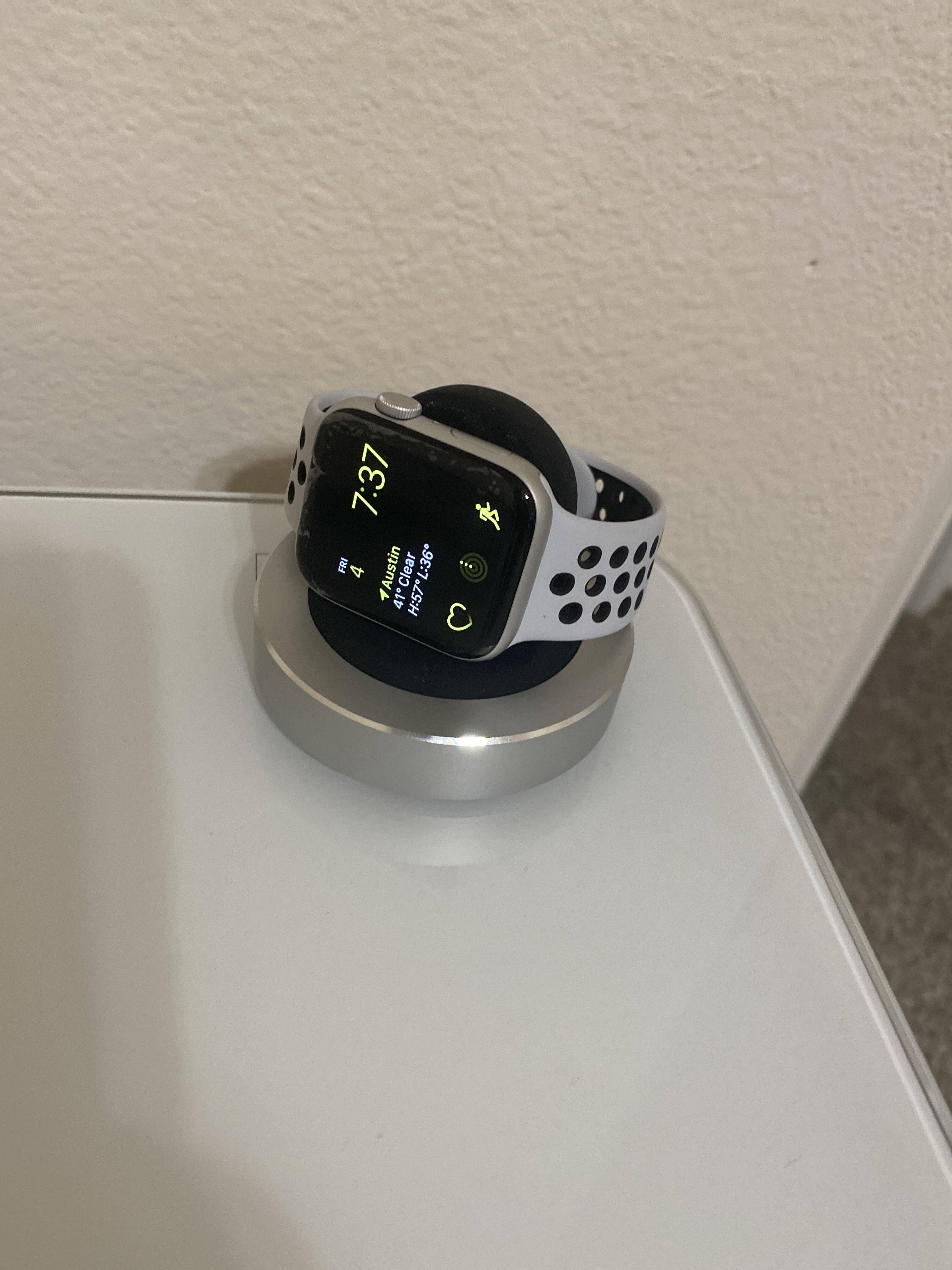 ipad air2 16GB Apple watch SE ナイキ セット Apple Watch Nike SE GPS, 40mm Silver Aluminum Case with Pure