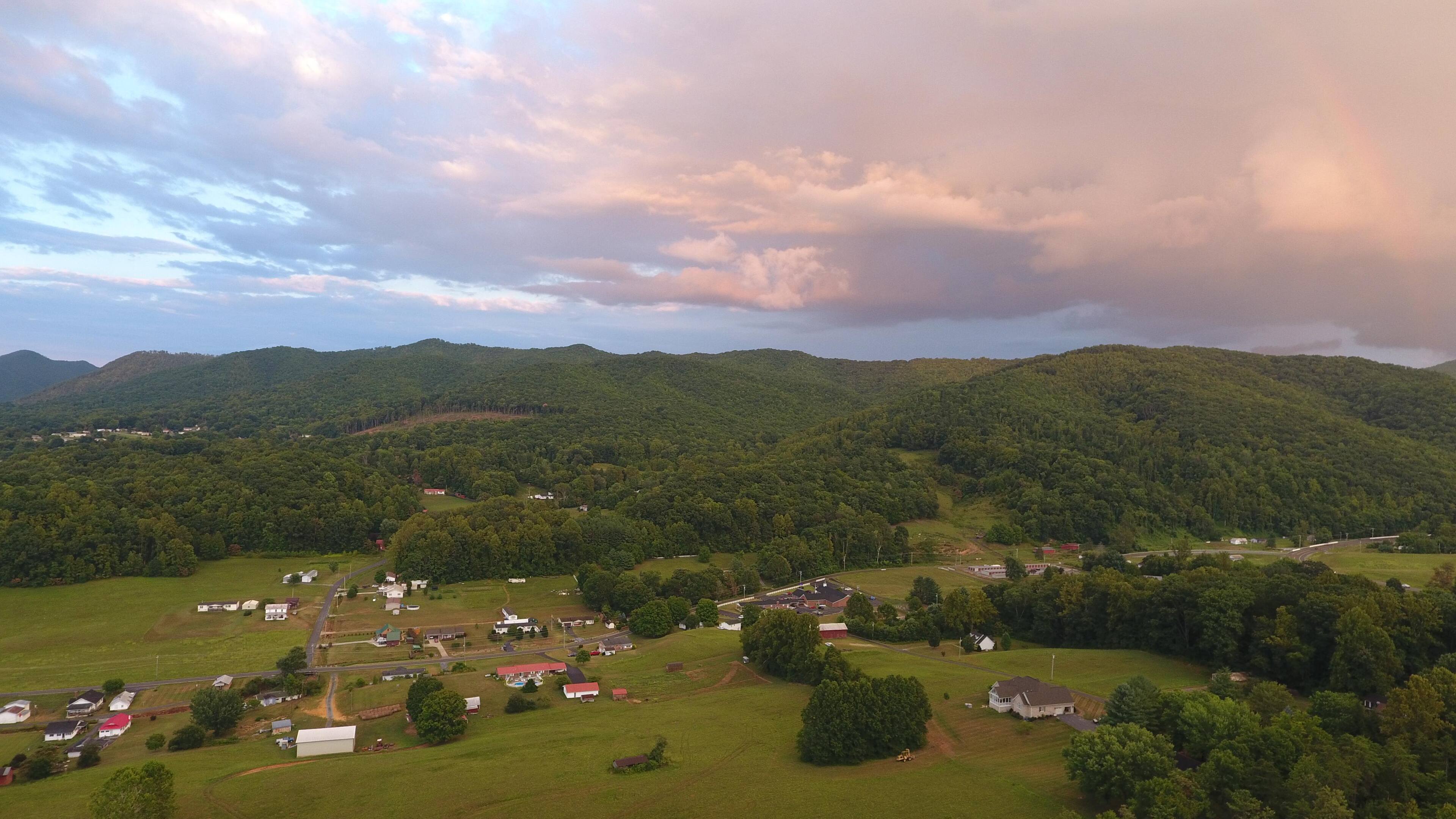 Flying Over the Hills of East Tennessee, click to load a larger version
