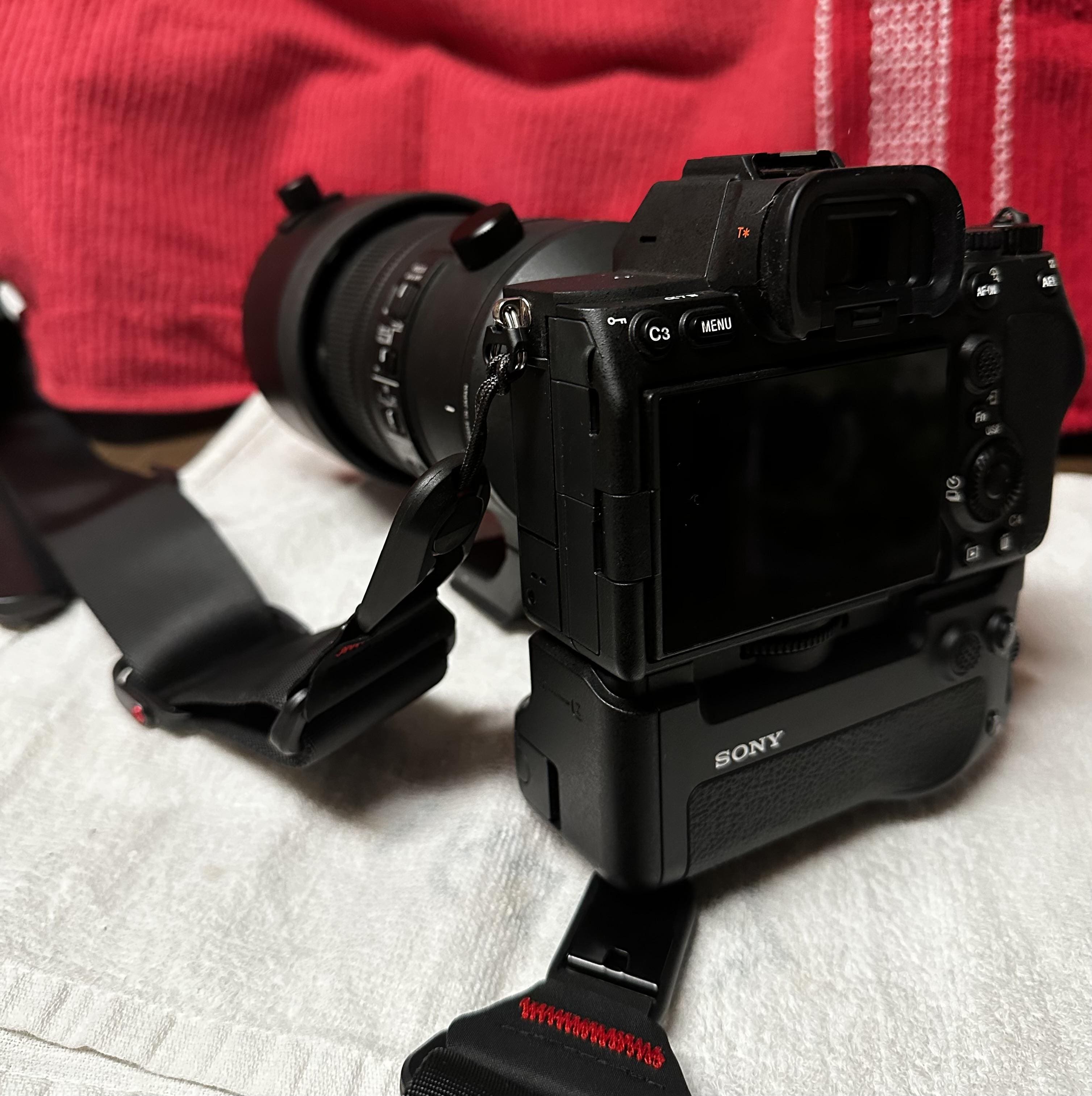Sony VGC4EM Vertical Grip for α7IV, α 7SIII, α1, α9 II, α7R IV and
