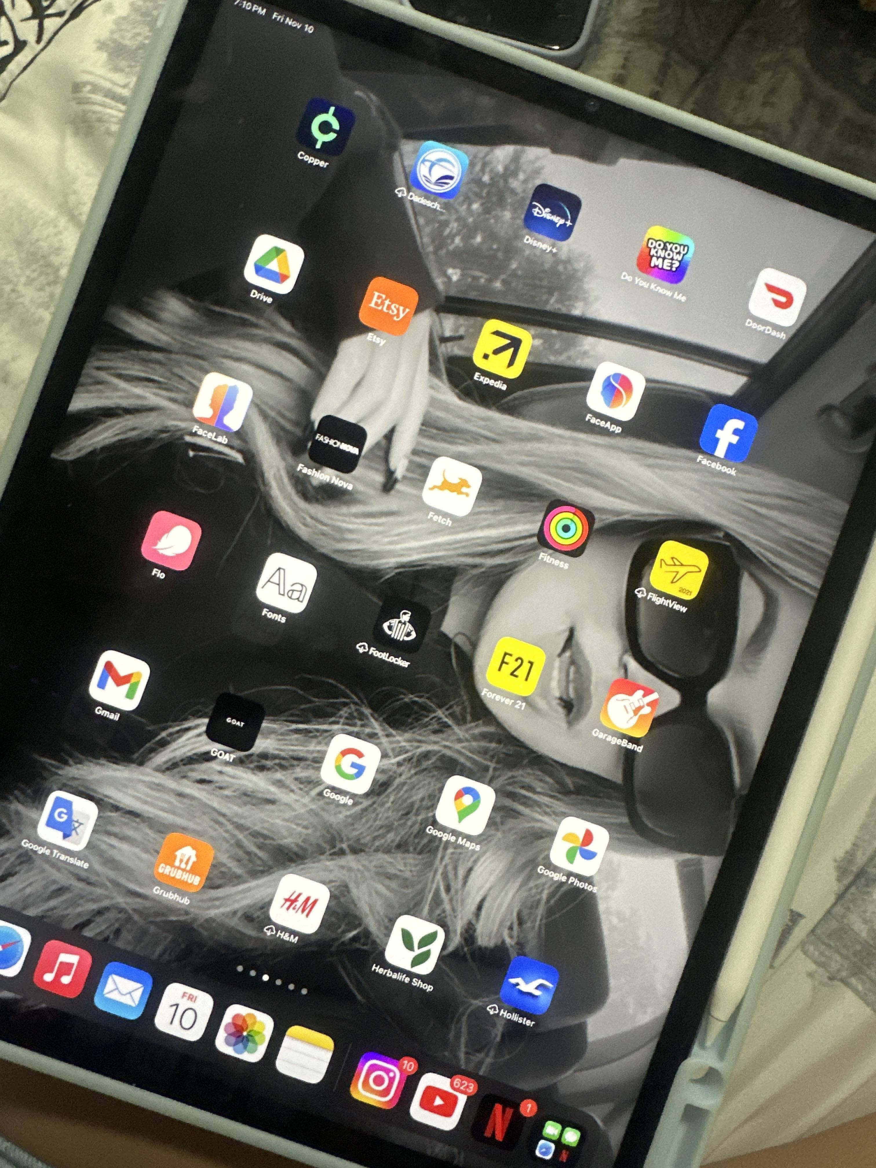 Apple 12.9 Inch iPad Pro (6th Generation) M2 chip Wi Fi