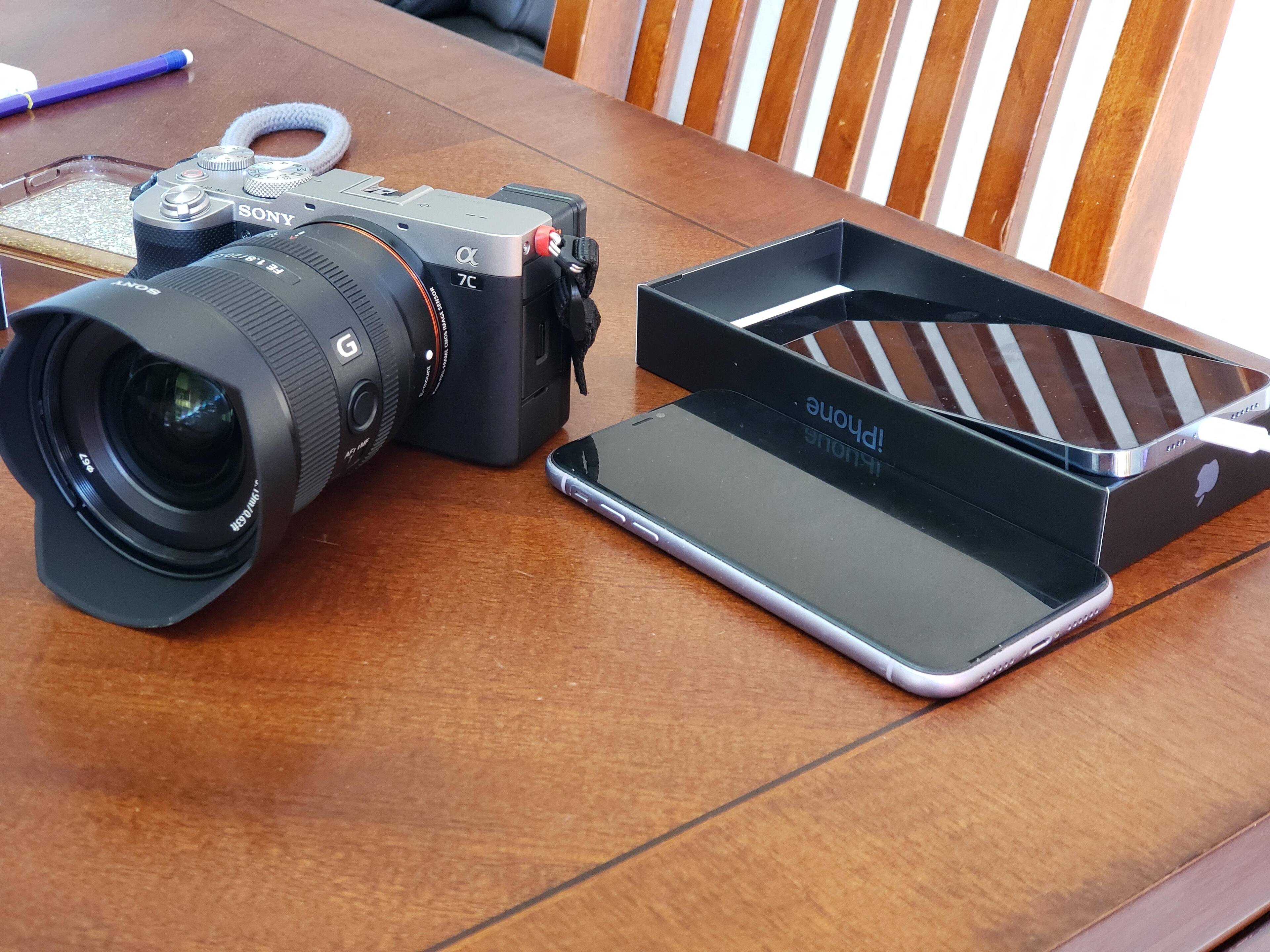 Sony FE 20mm f/1.8 G Ultra Wide Angle Prime Lens for E mount