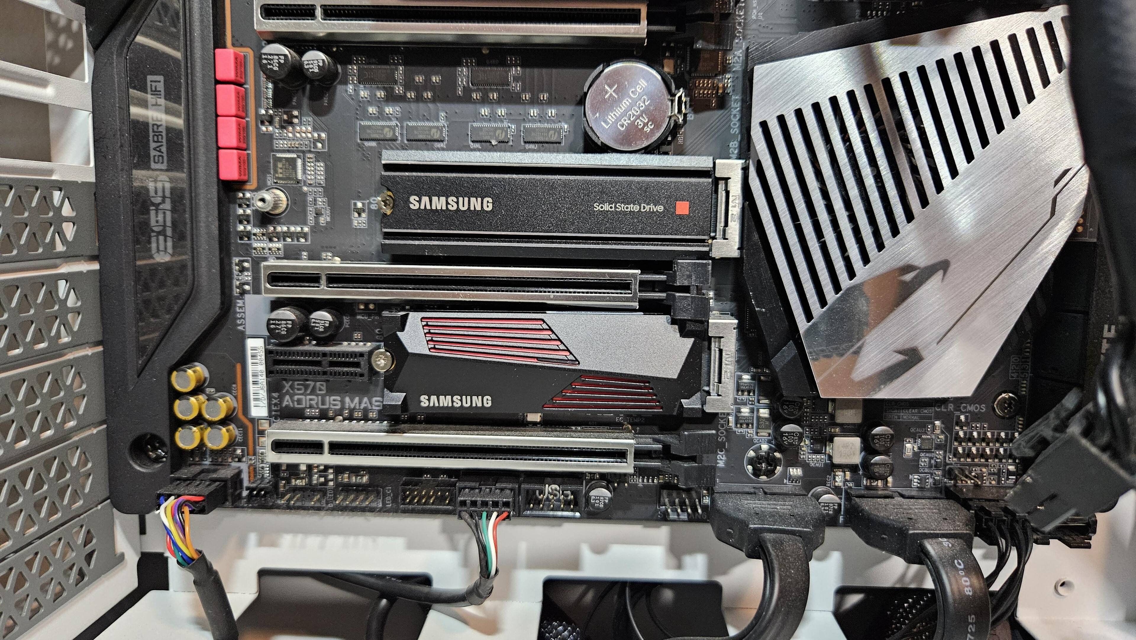 The Samsung 990 Pro next to the 980 Pro., click to load a larger version