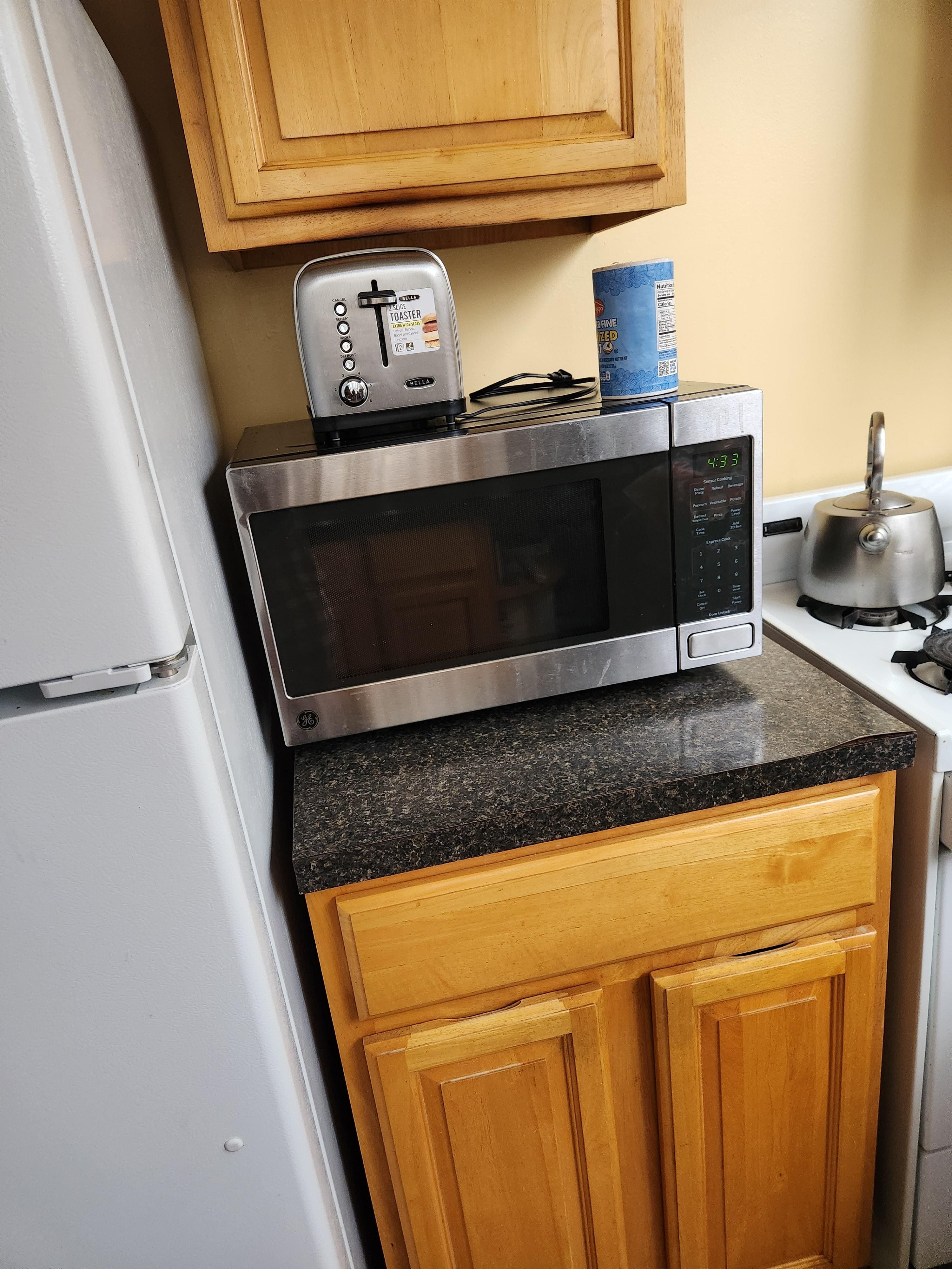 GE GCST16S1WTS Microwave Oven, 1,150 Watts, 8 Auto-Cook