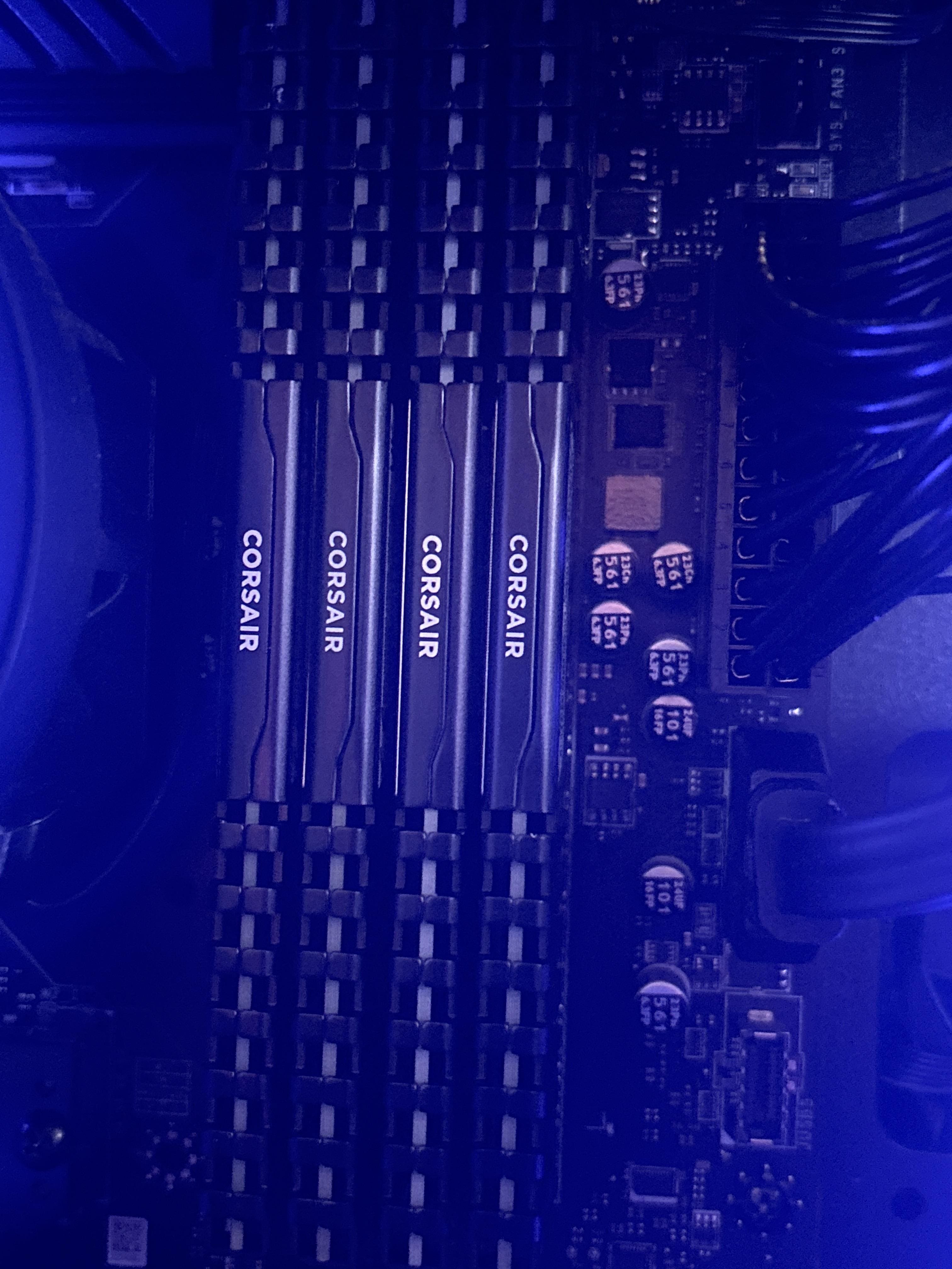 CORSAIR VENGEANCE LPX 16GB (2x8GB) DDR4 3600MHz C18 UDIMM Desktop